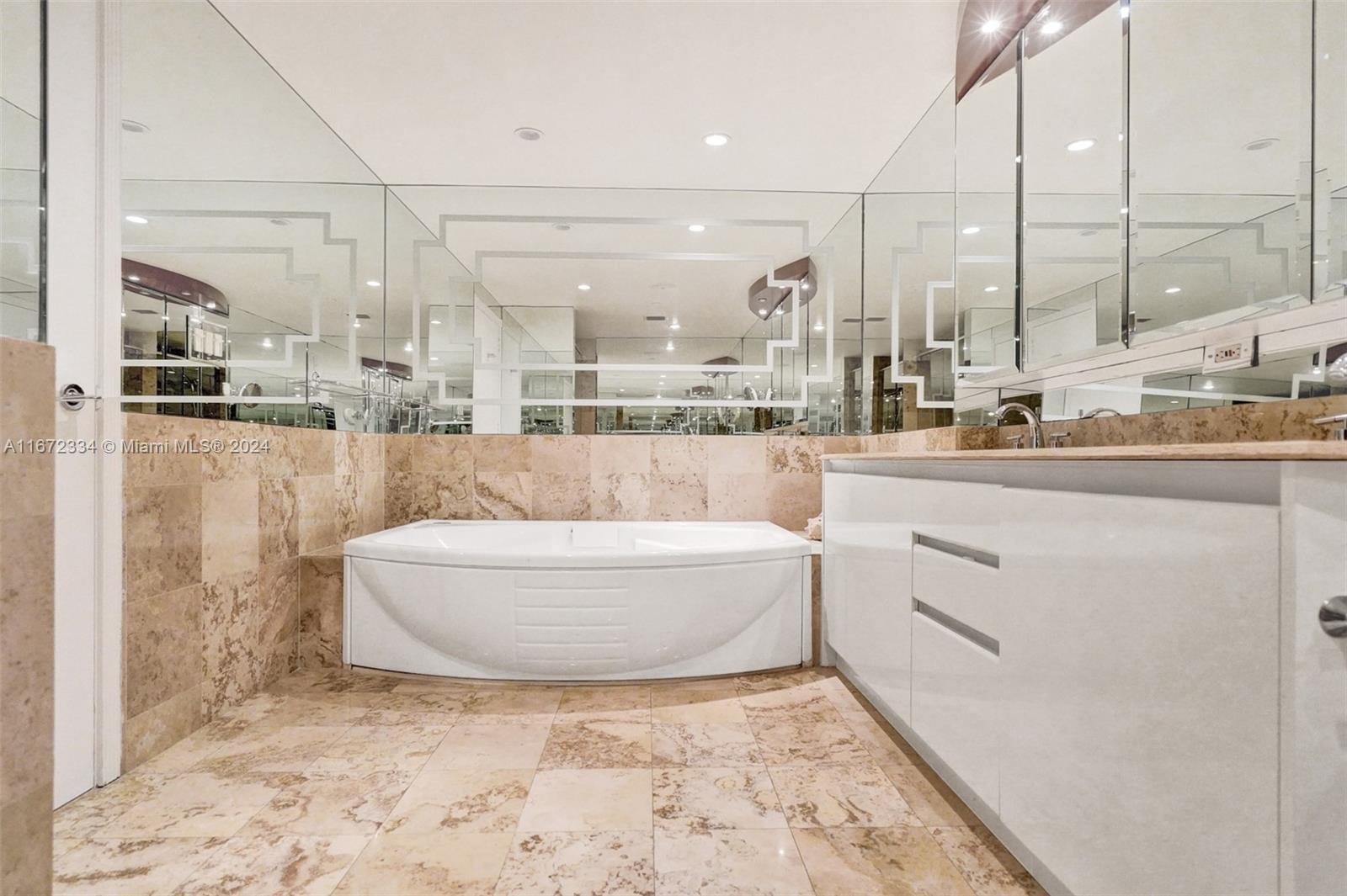 IL VILLAGGIO ON SOUTH BEA - Residential