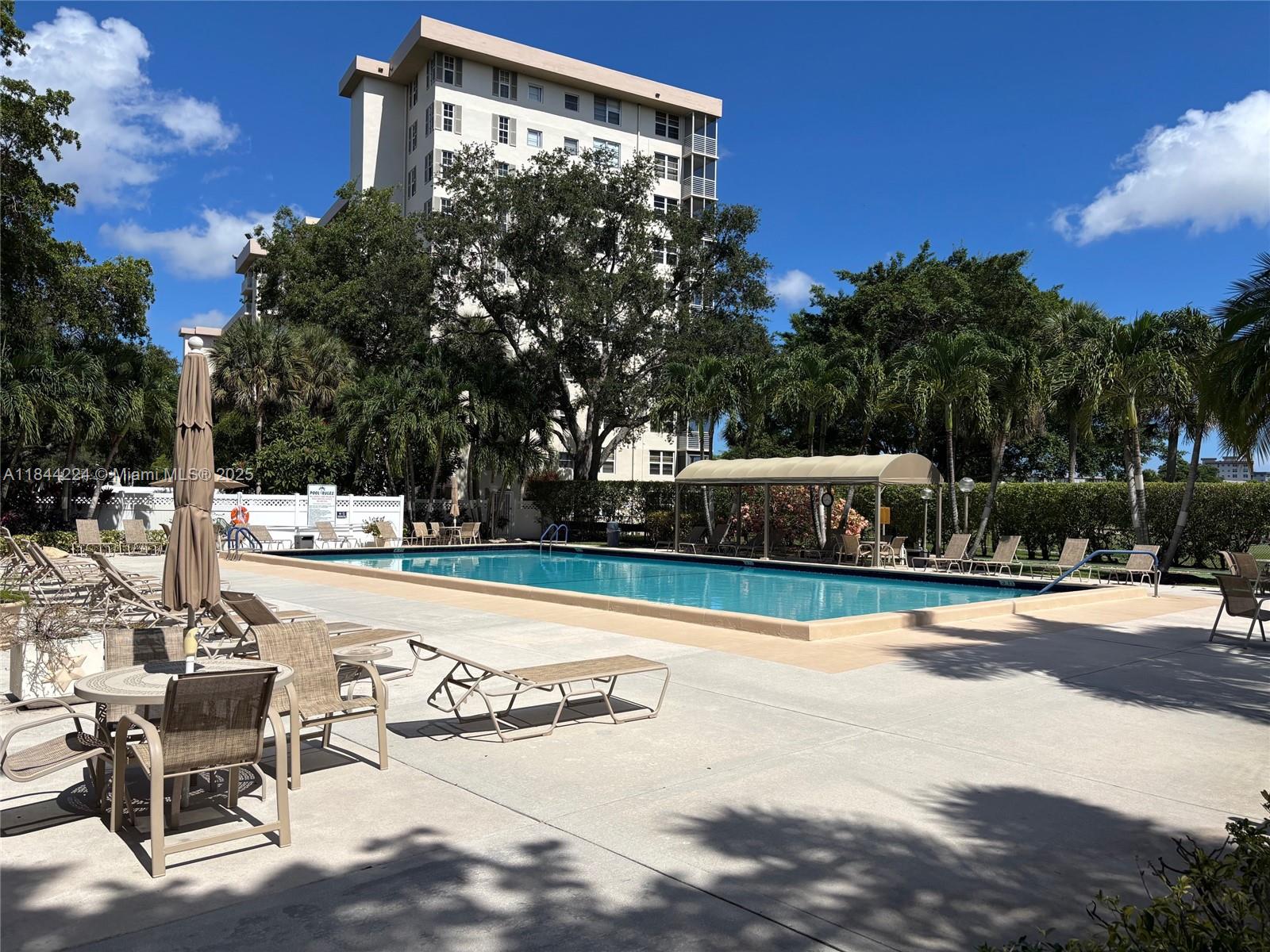 NO 114 PALM-AIRE COUNTRY - Residential