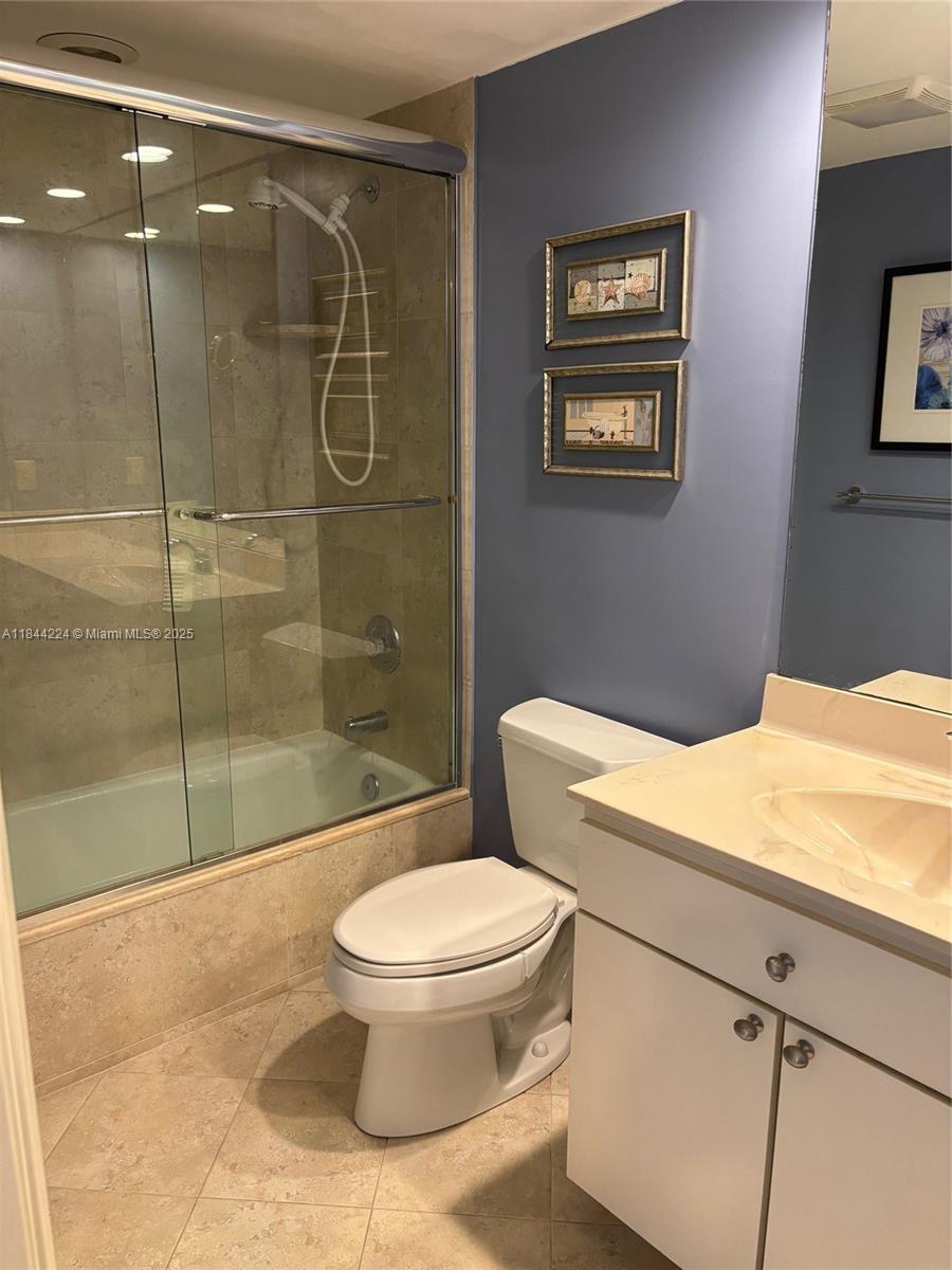 NO 114 PALM-AIRE COUNTRY - Residential