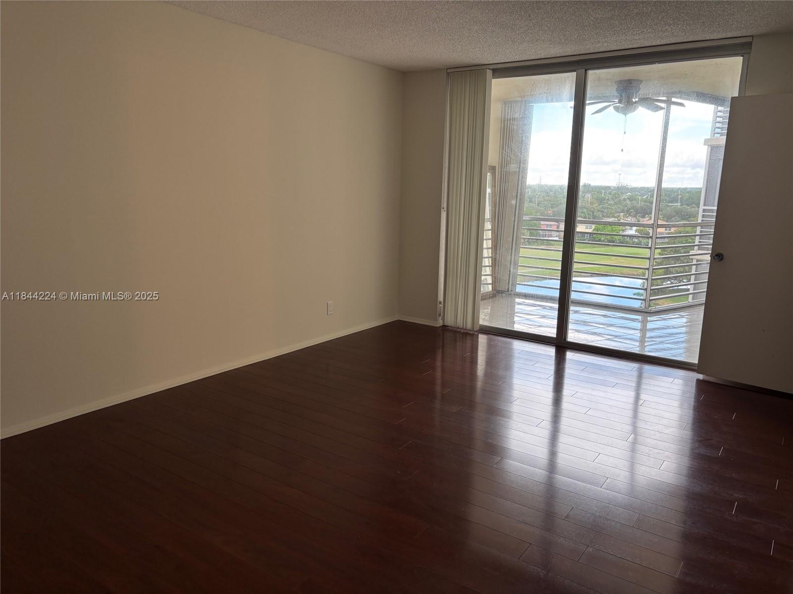 NO 114 PALM-AIRE COUNTRY - Residential