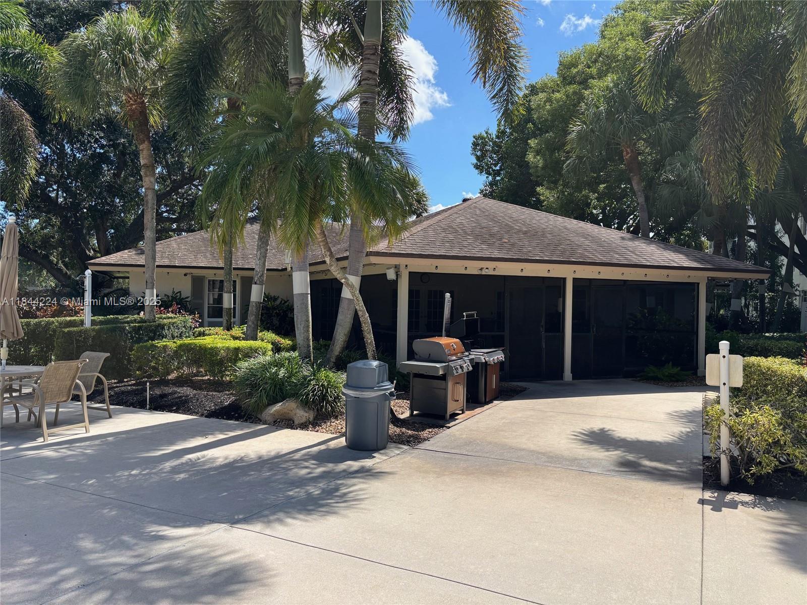 NO 114 PALM-AIRE COUNTRY - Residential