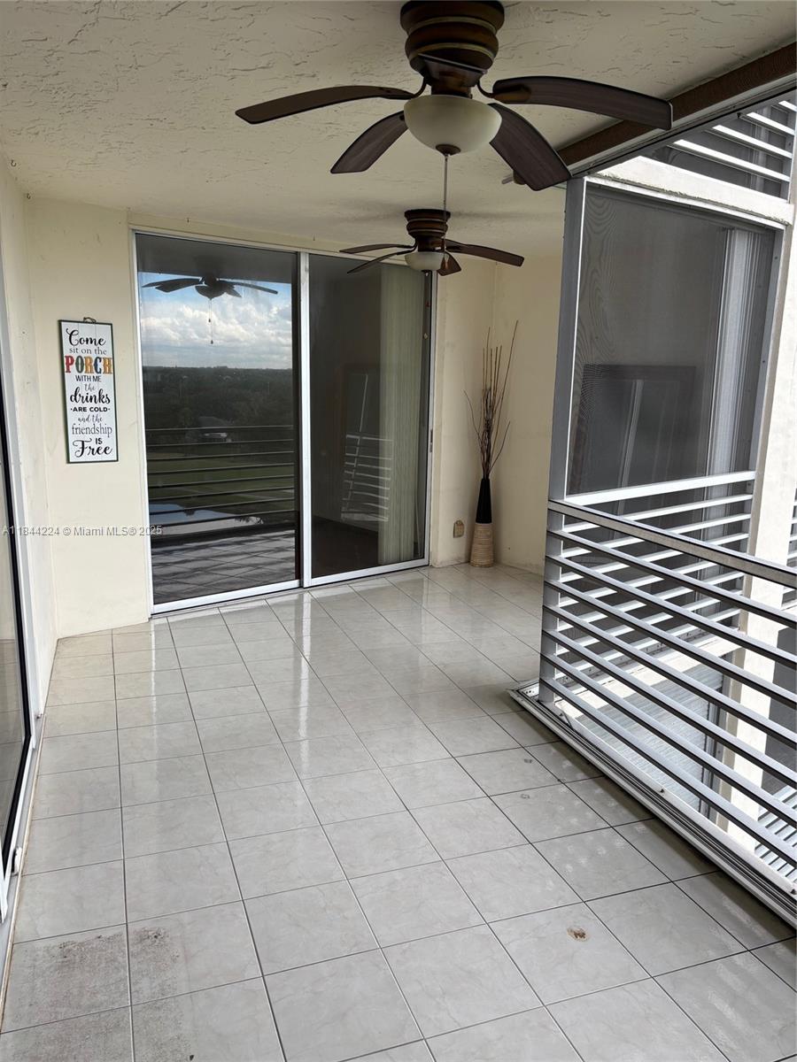 NO 114 PALM-AIRE COUNTRY - Residential