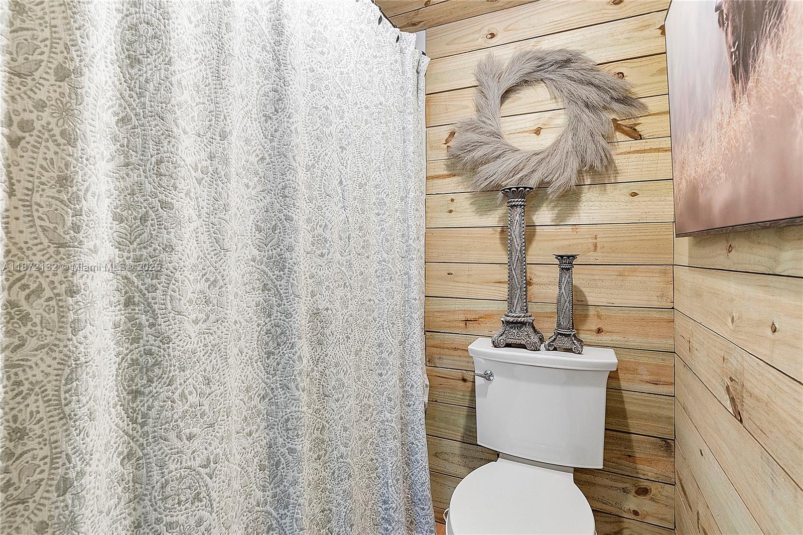 IVANHOE EAST AT CENTURY V - Residential Lease