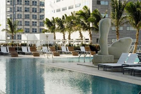 325 S Biscayne Blvd 3718 Miami FL 33131