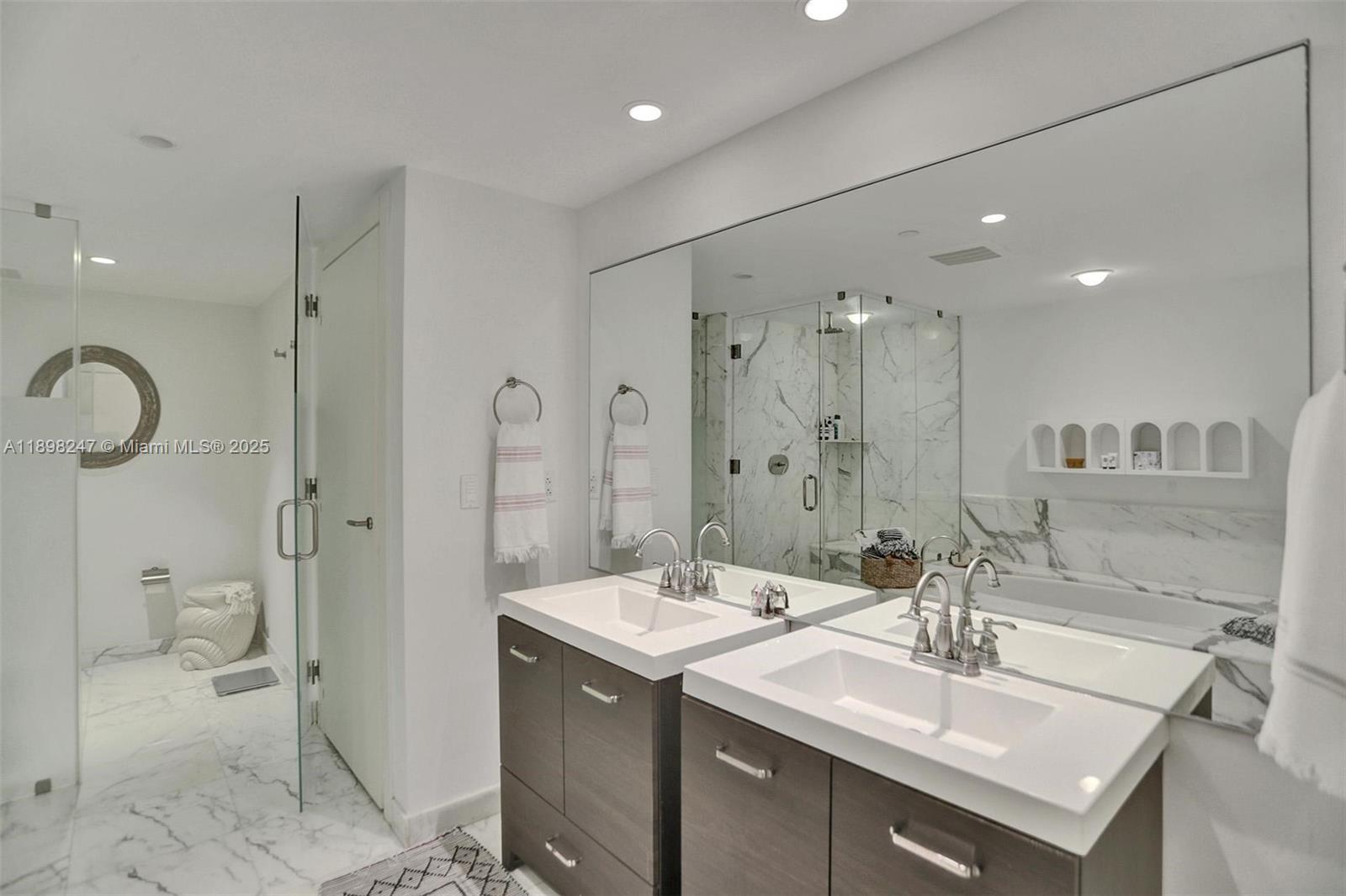 GROVENOR HOUSE CONDO - Residential