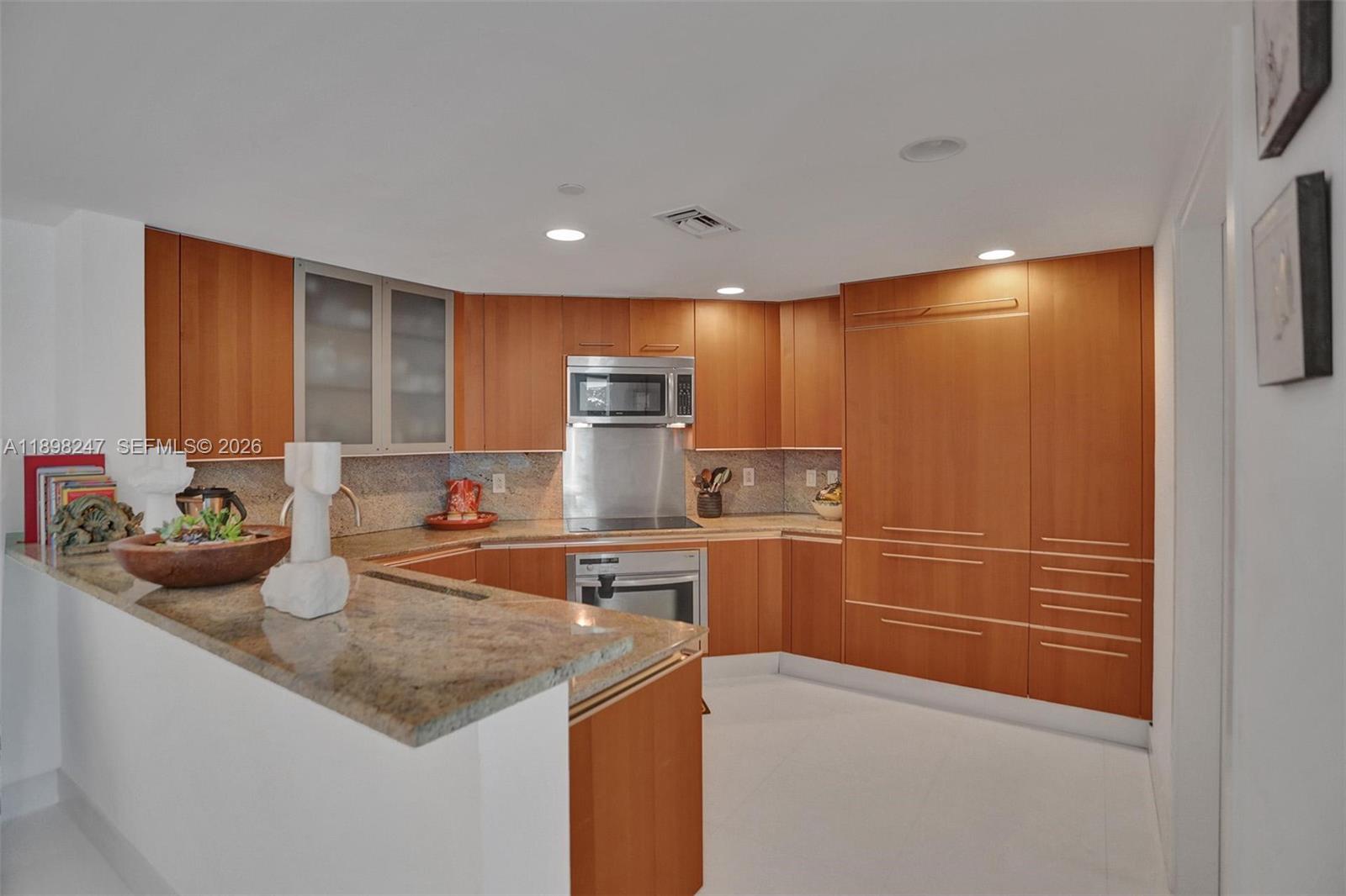 GROVENOR HOUSE CONDO - Residential