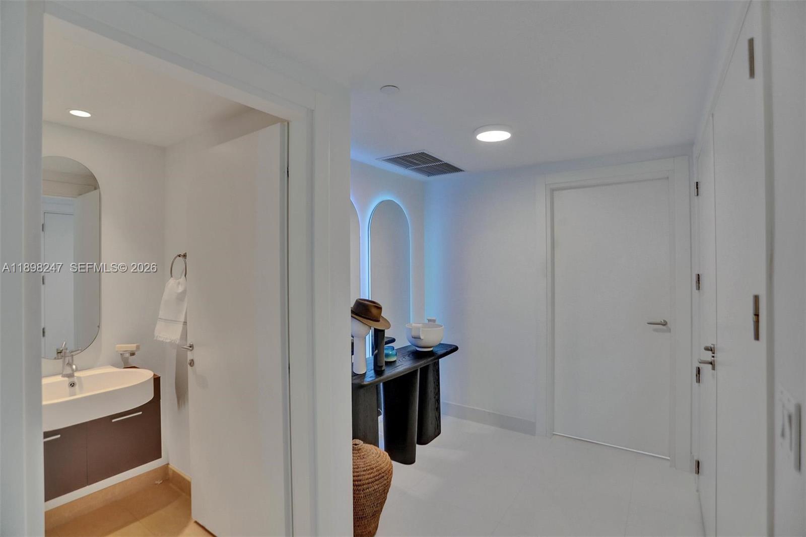 GROVENOR HOUSE CONDO - Residential