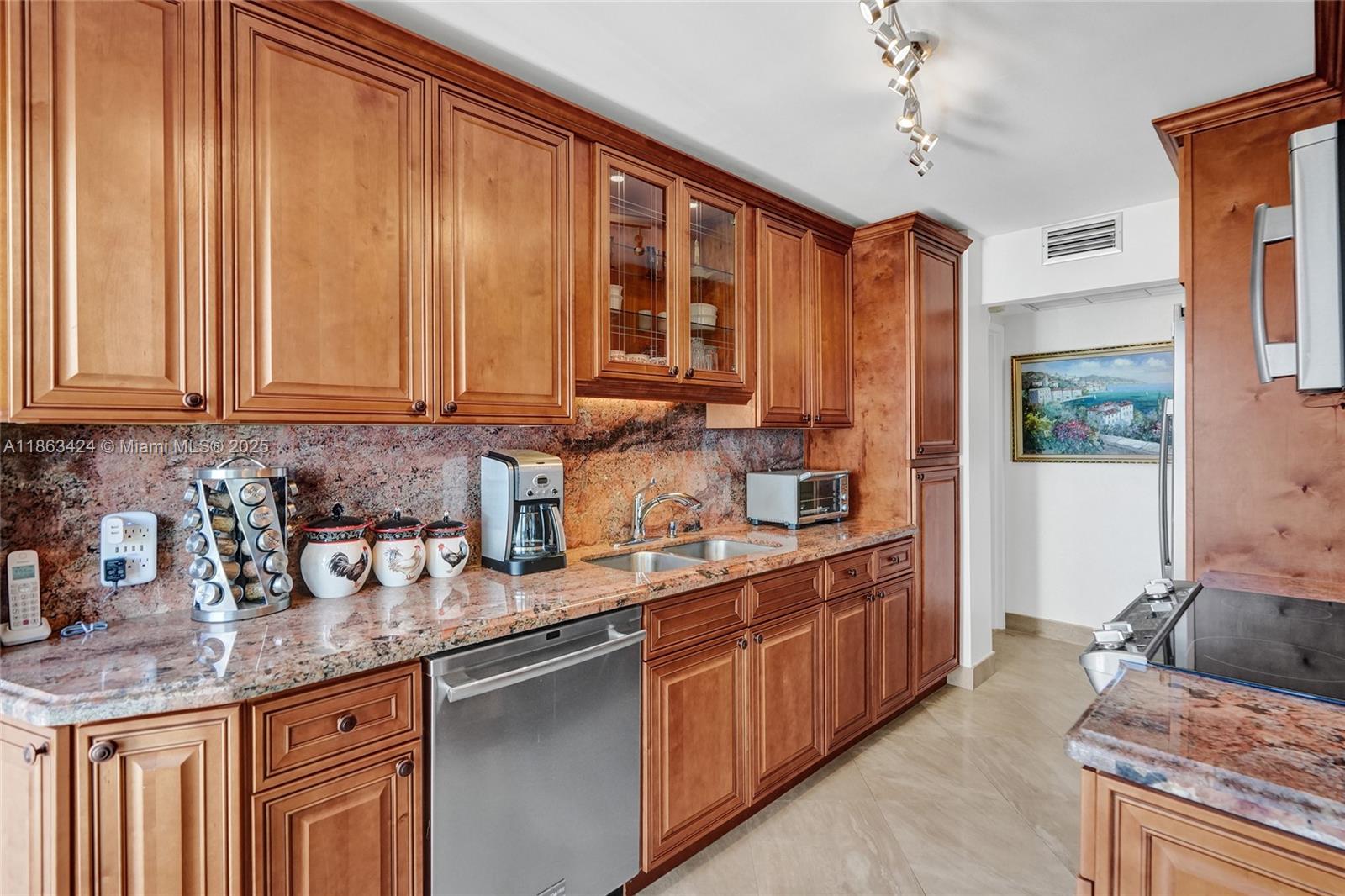 322 Buchanan St 810