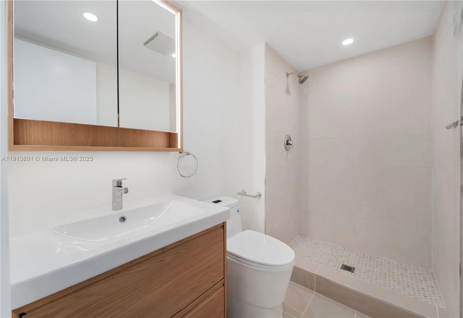 THE PALM BAY YACHT CLUB C - Residential Lease