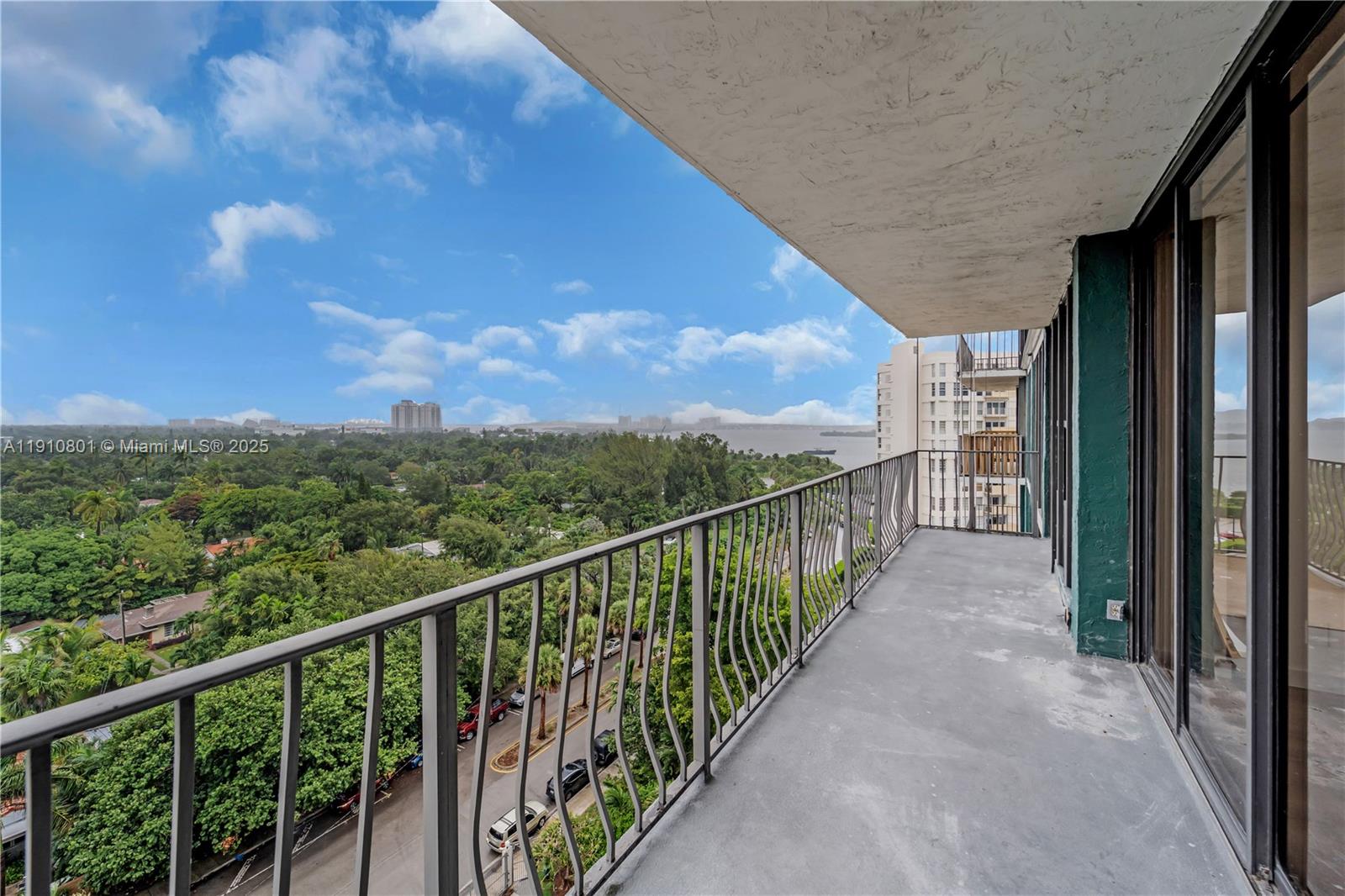 THE PALM BAY YACHT CLUB C - Residential Lease