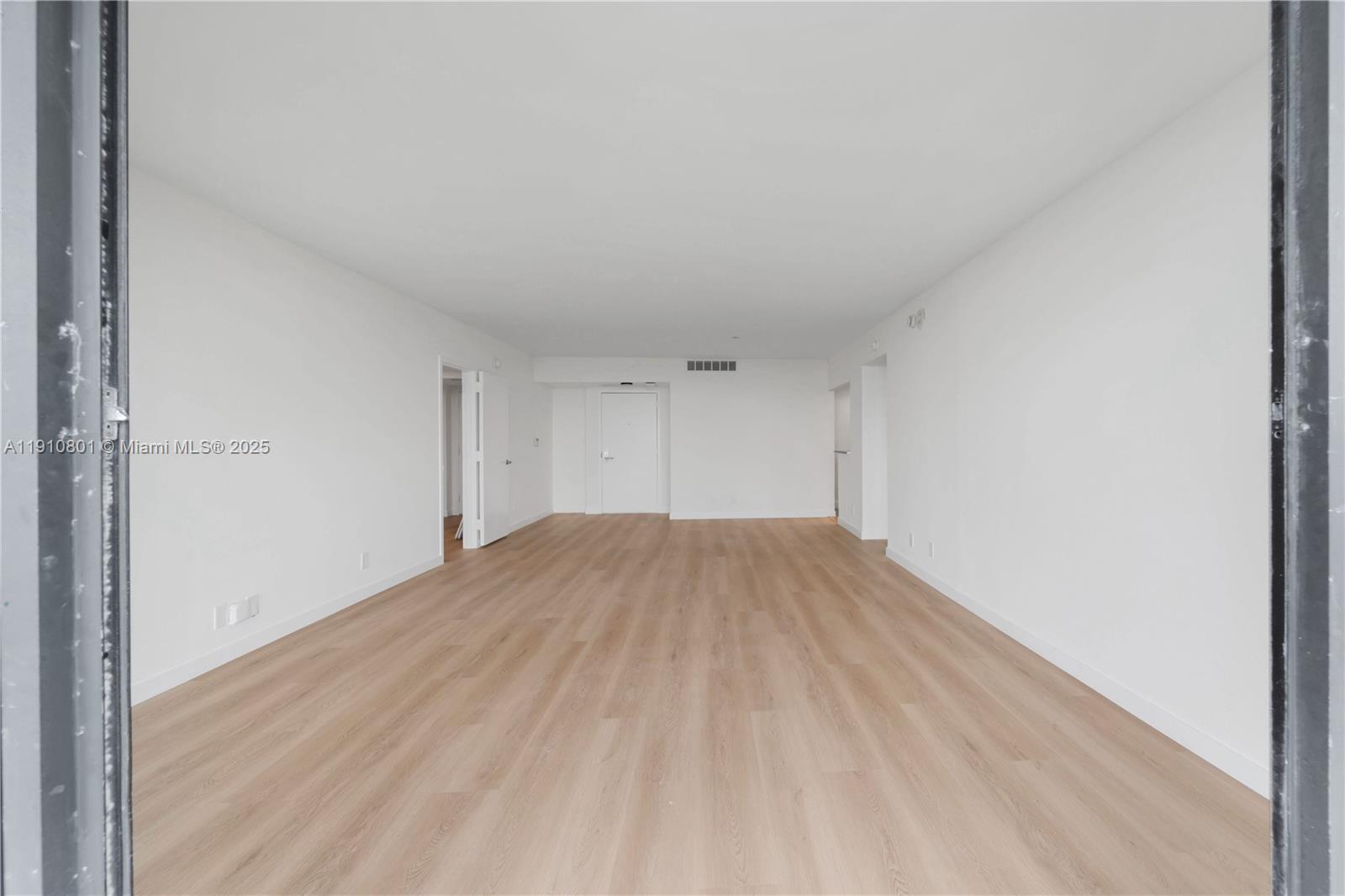 THE PALM BAY YACHT CLUB C - Residential Lease