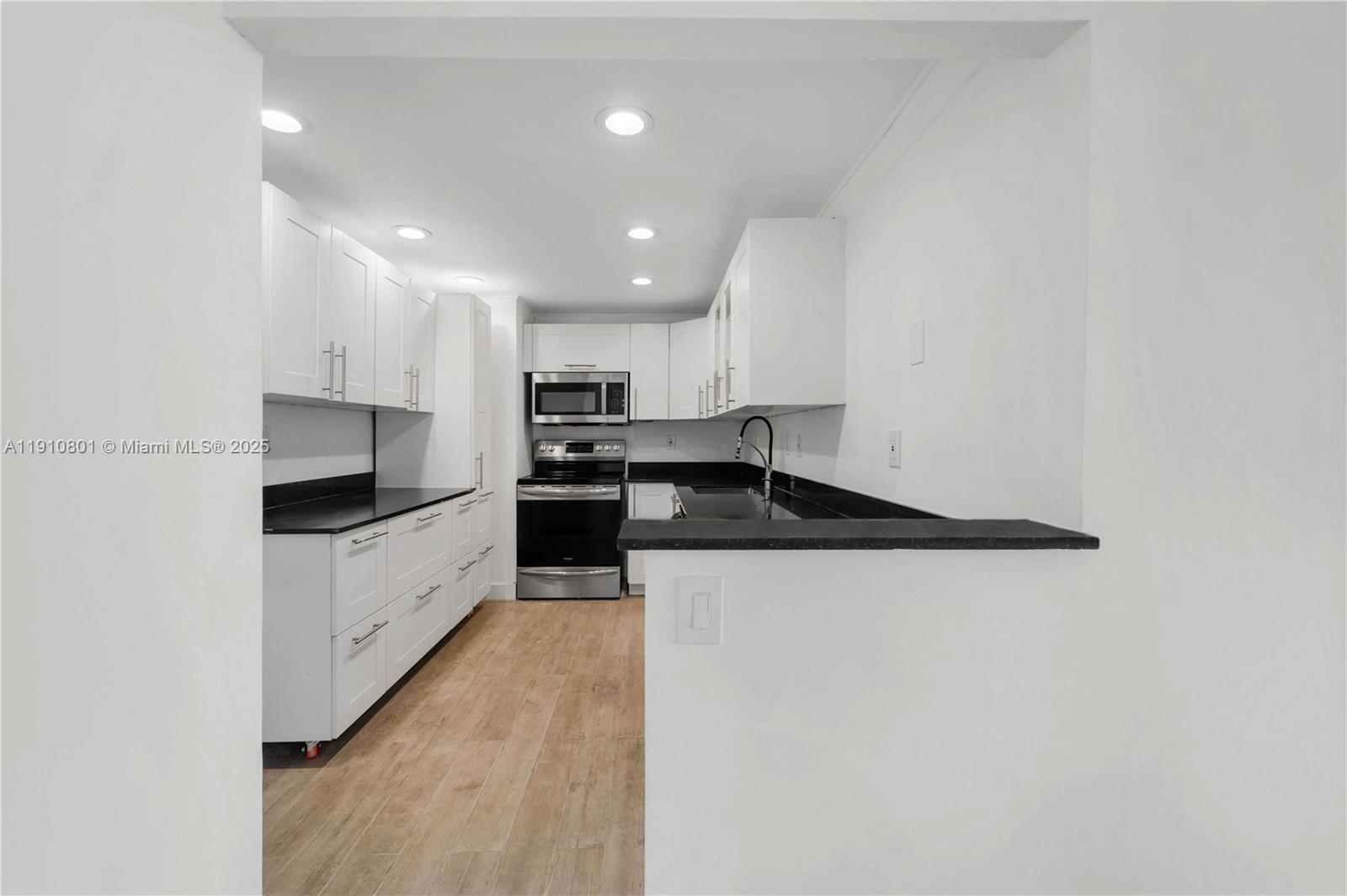 THE PALM BAY YACHT CLUB C - Residential Lease