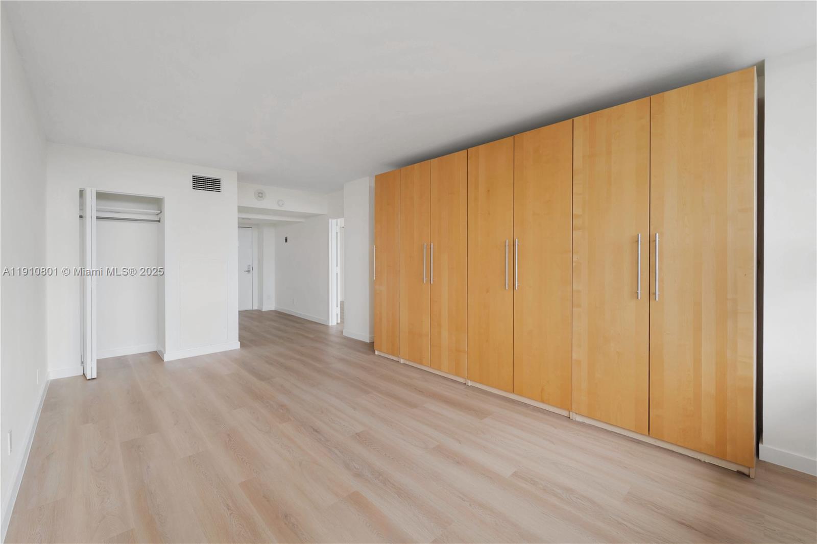 THE PALM BAY YACHT CLUB C - Residential Lease