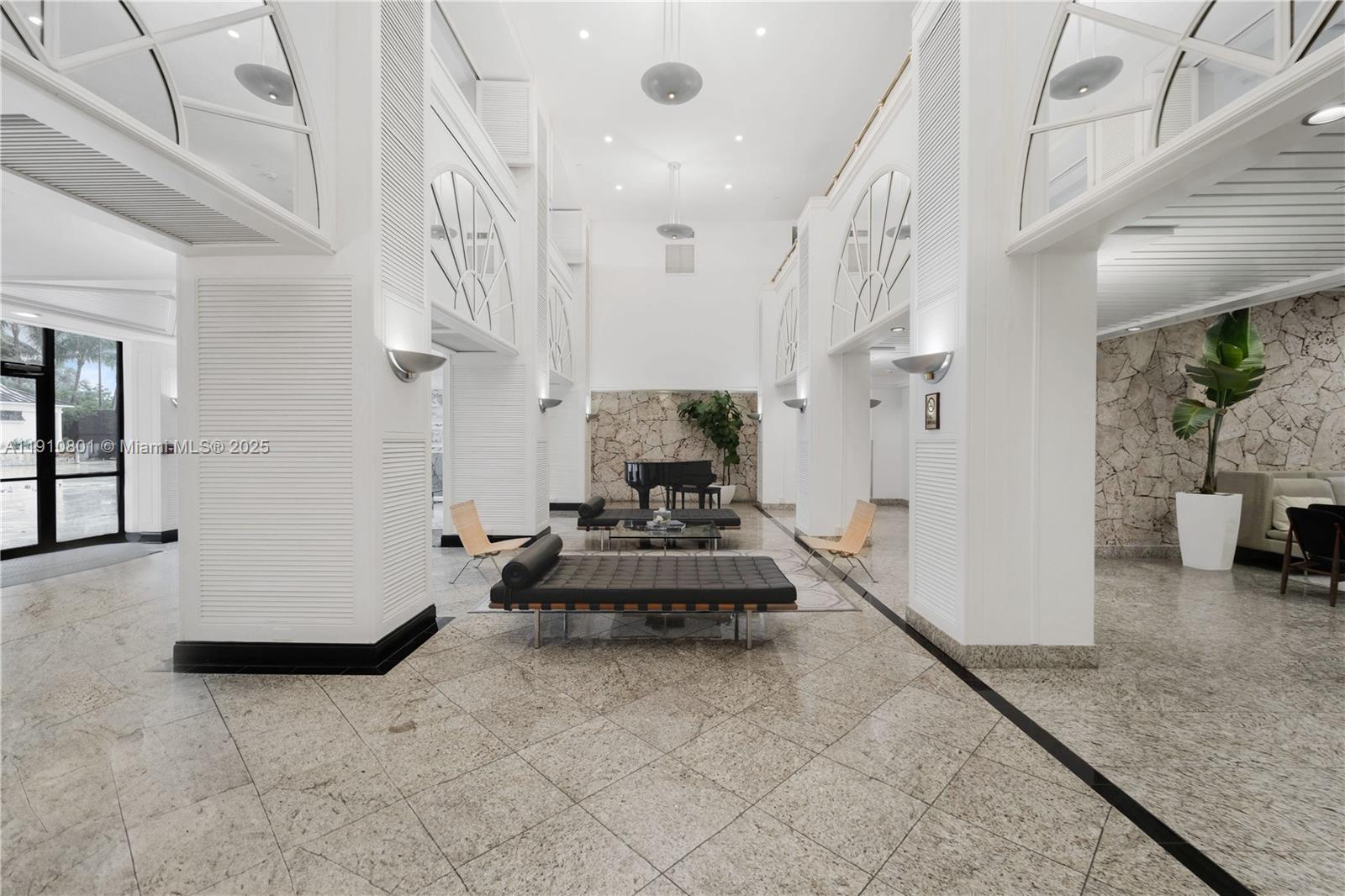 THE PALM BAY YACHT CLUB C - Residential Lease