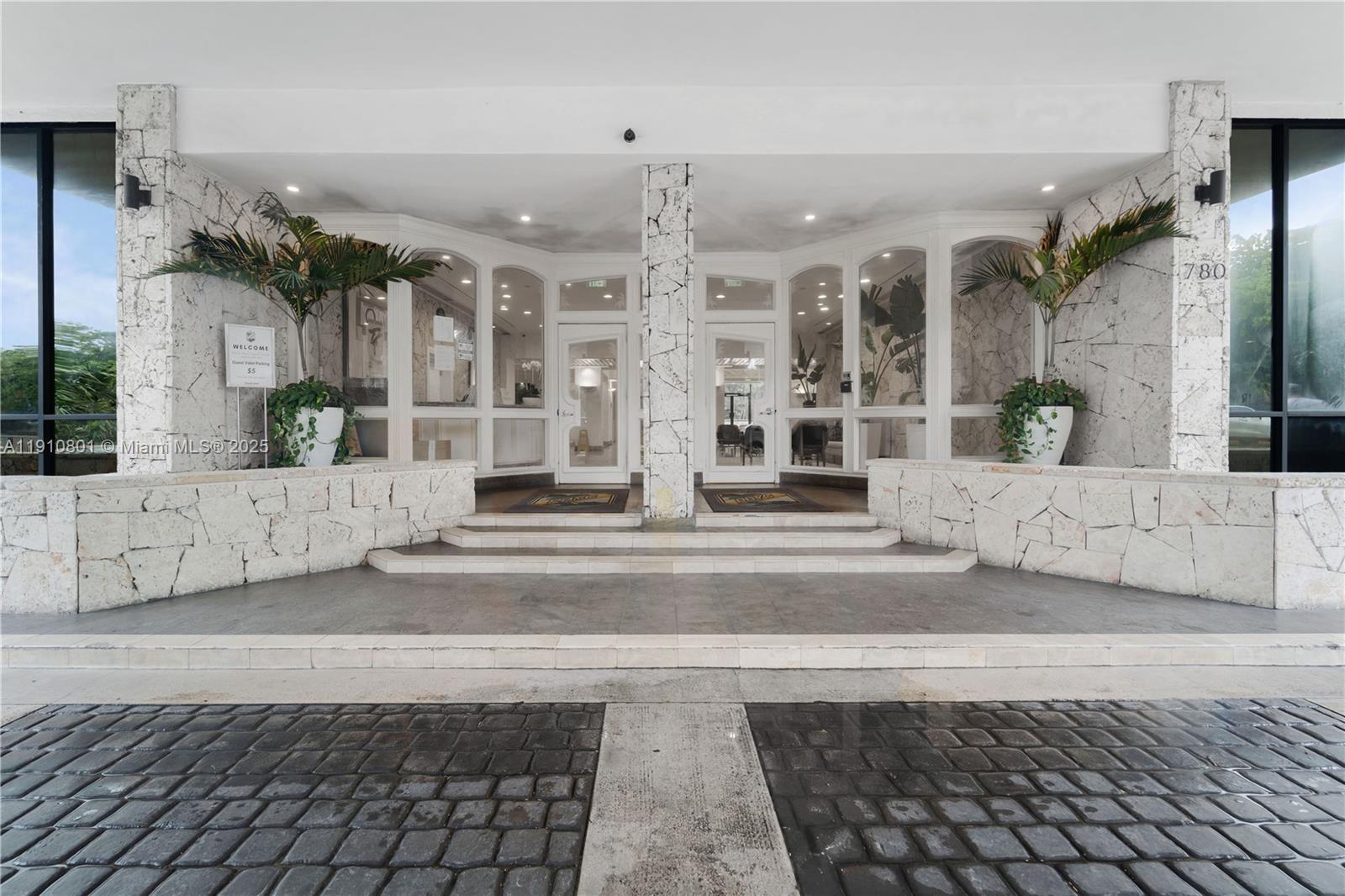 THE PALM BAY YACHT CLUB C - Residential Lease