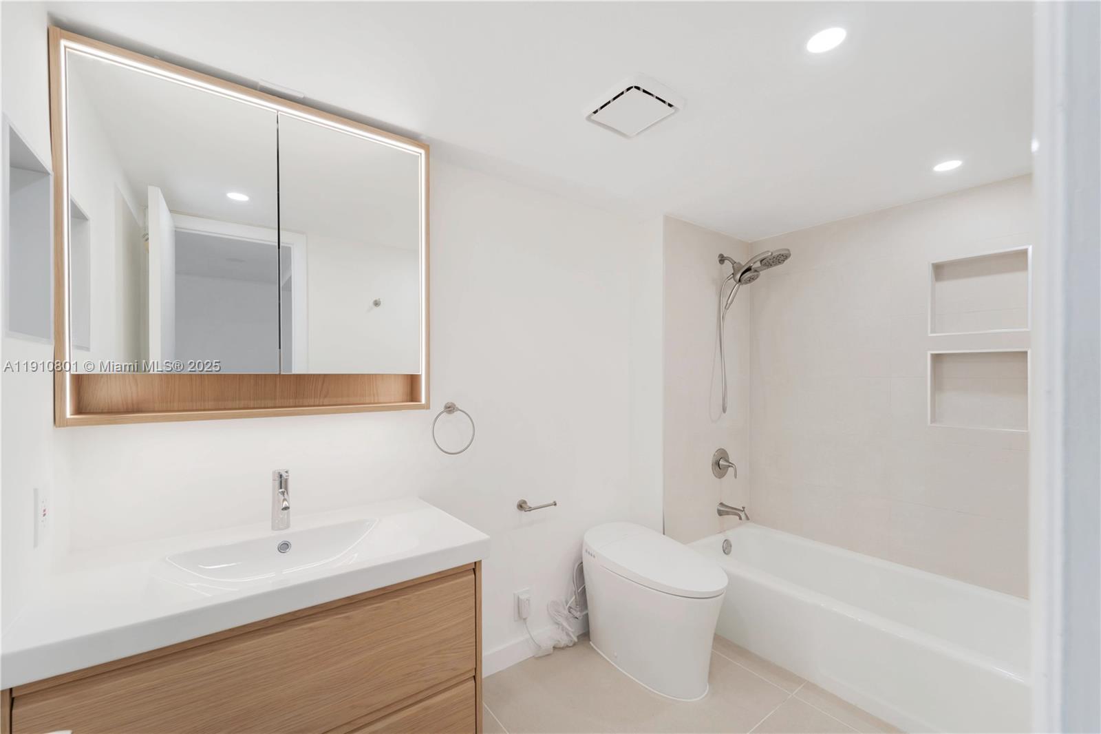 THE PALM BAY YACHT CLUB C - Residential Lease