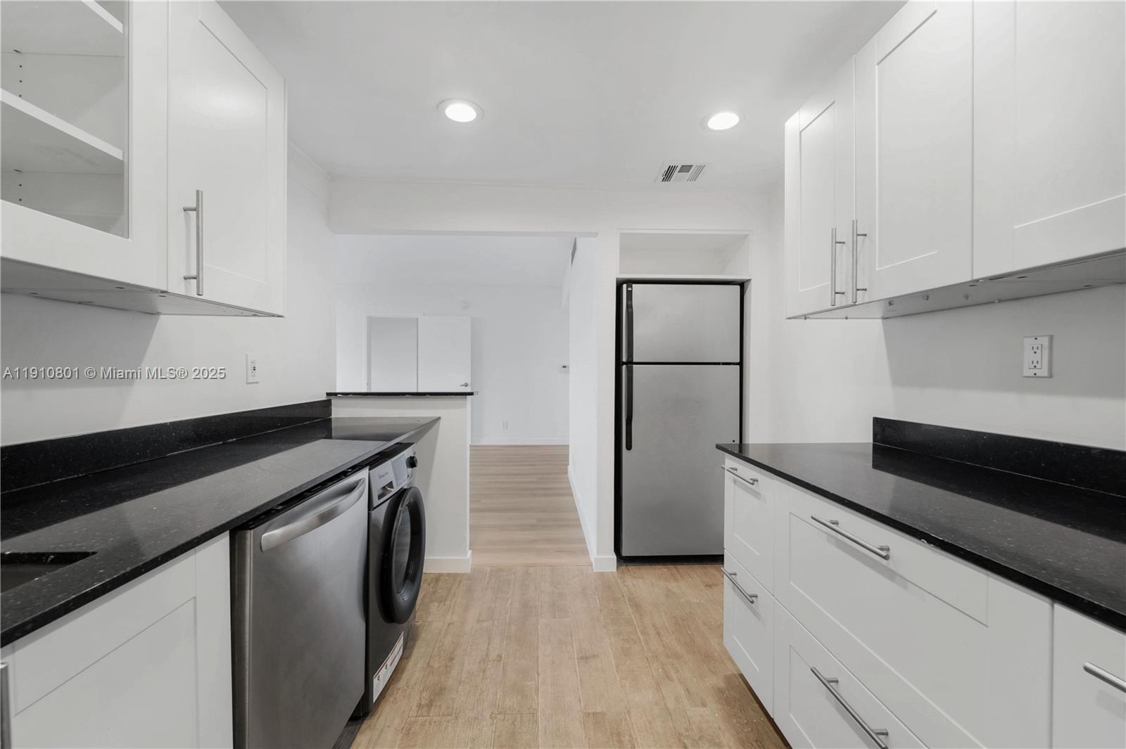 THE PALM BAY YACHT CLUB C - Residential Lease