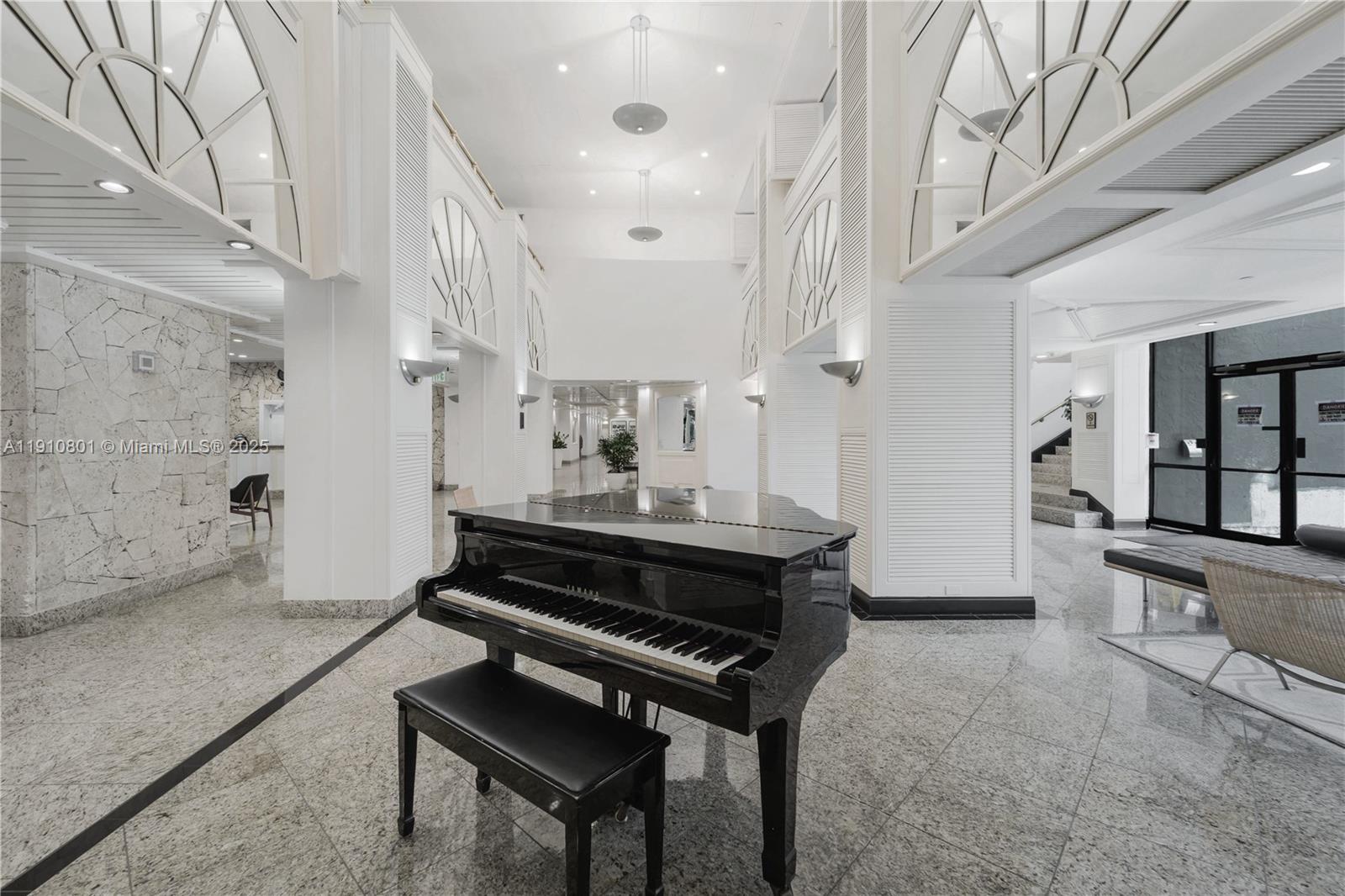 THE PALM BAY YACHT CLUB C - Residential Lease