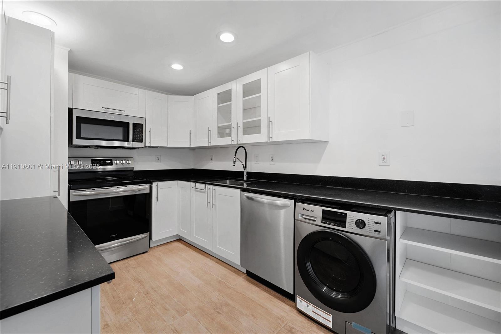 THE PALM BAY YACHT CLUB C - Residential Lease