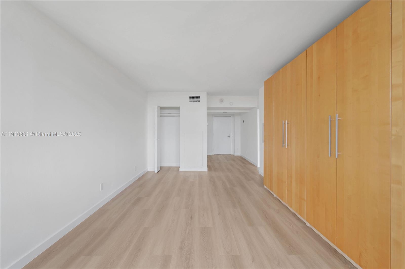 THE PALM BAY YACHT CLUB C - Residential Lease