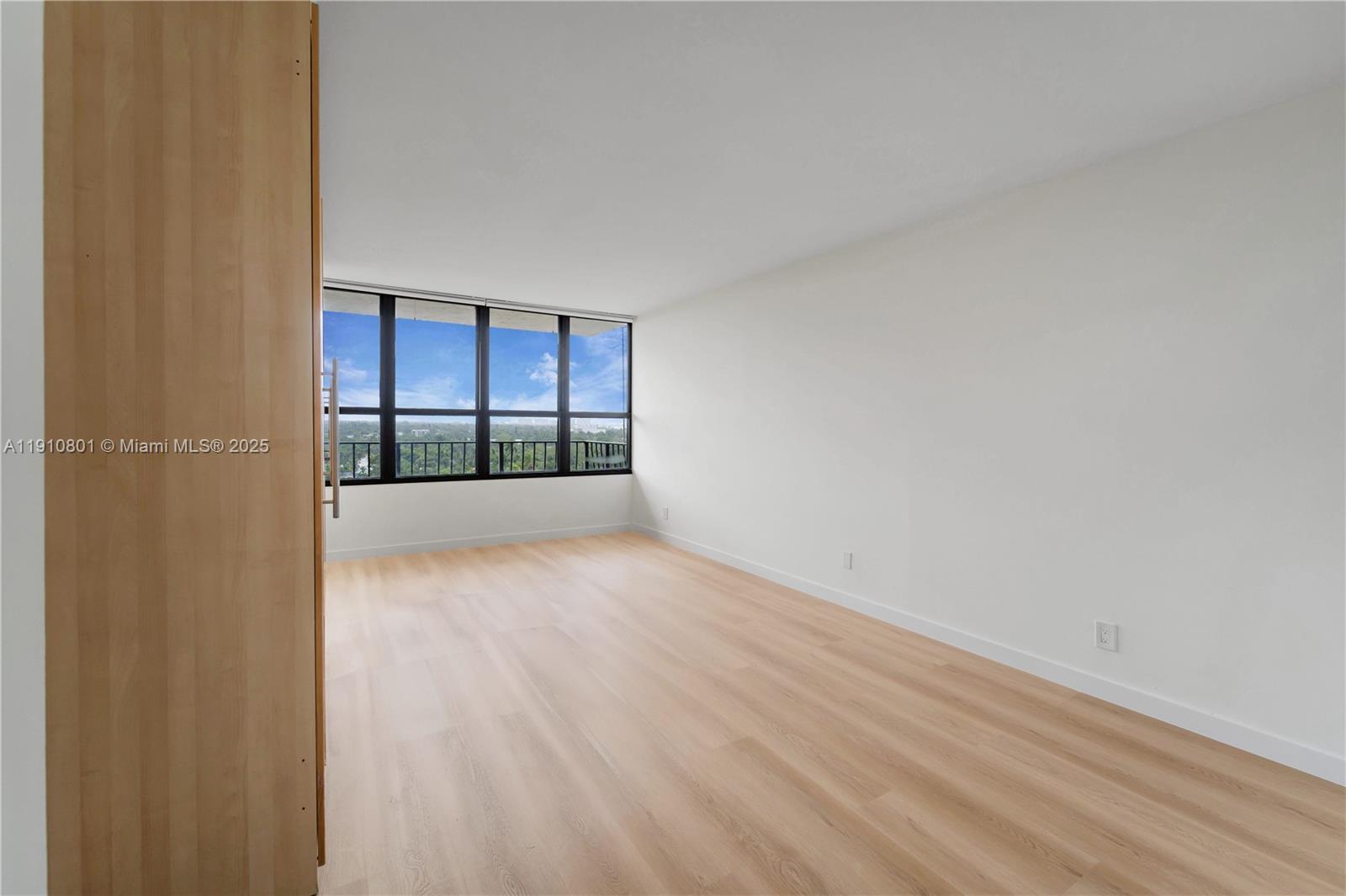 THE PALM BAY YACHT CLUB C - Residential Lease