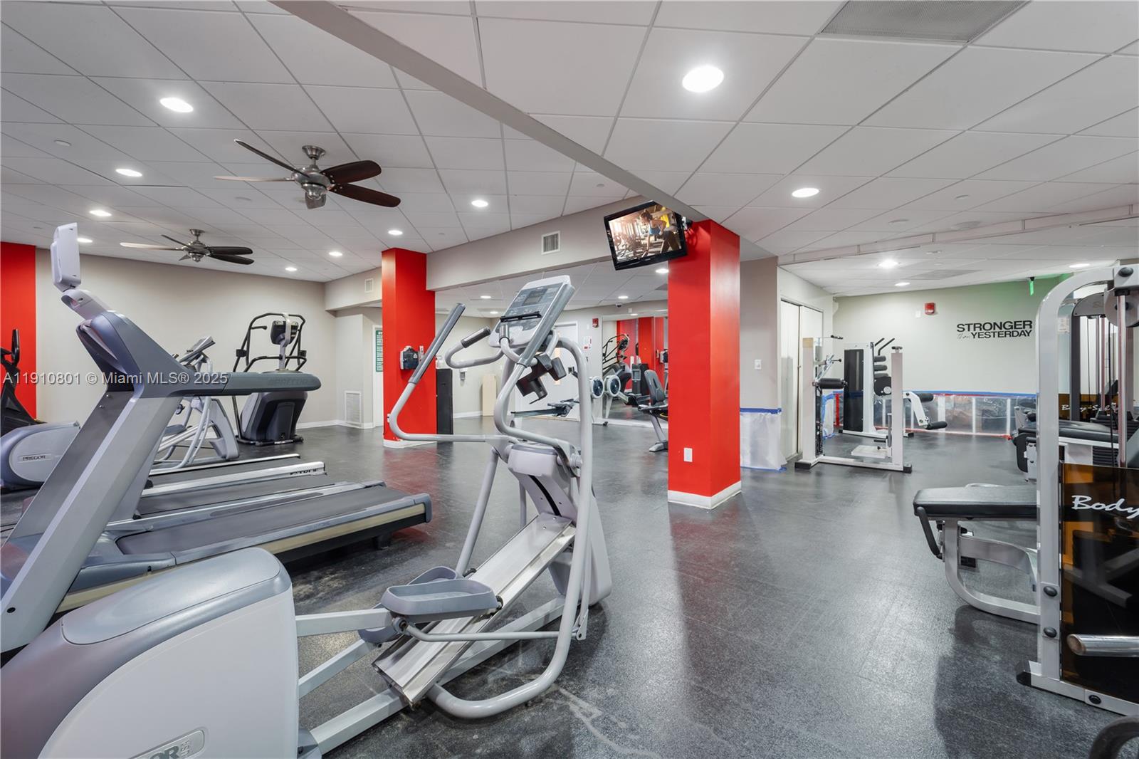 THE PALM BAY YACHT CLUB C - Residential Lease