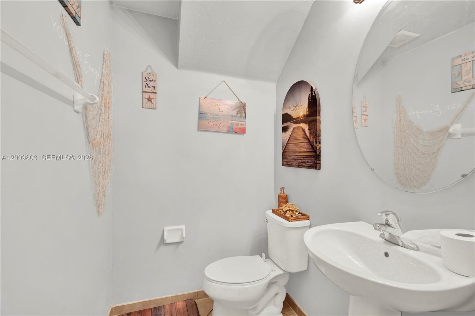 BAYWINDS OF FLORES - Residential