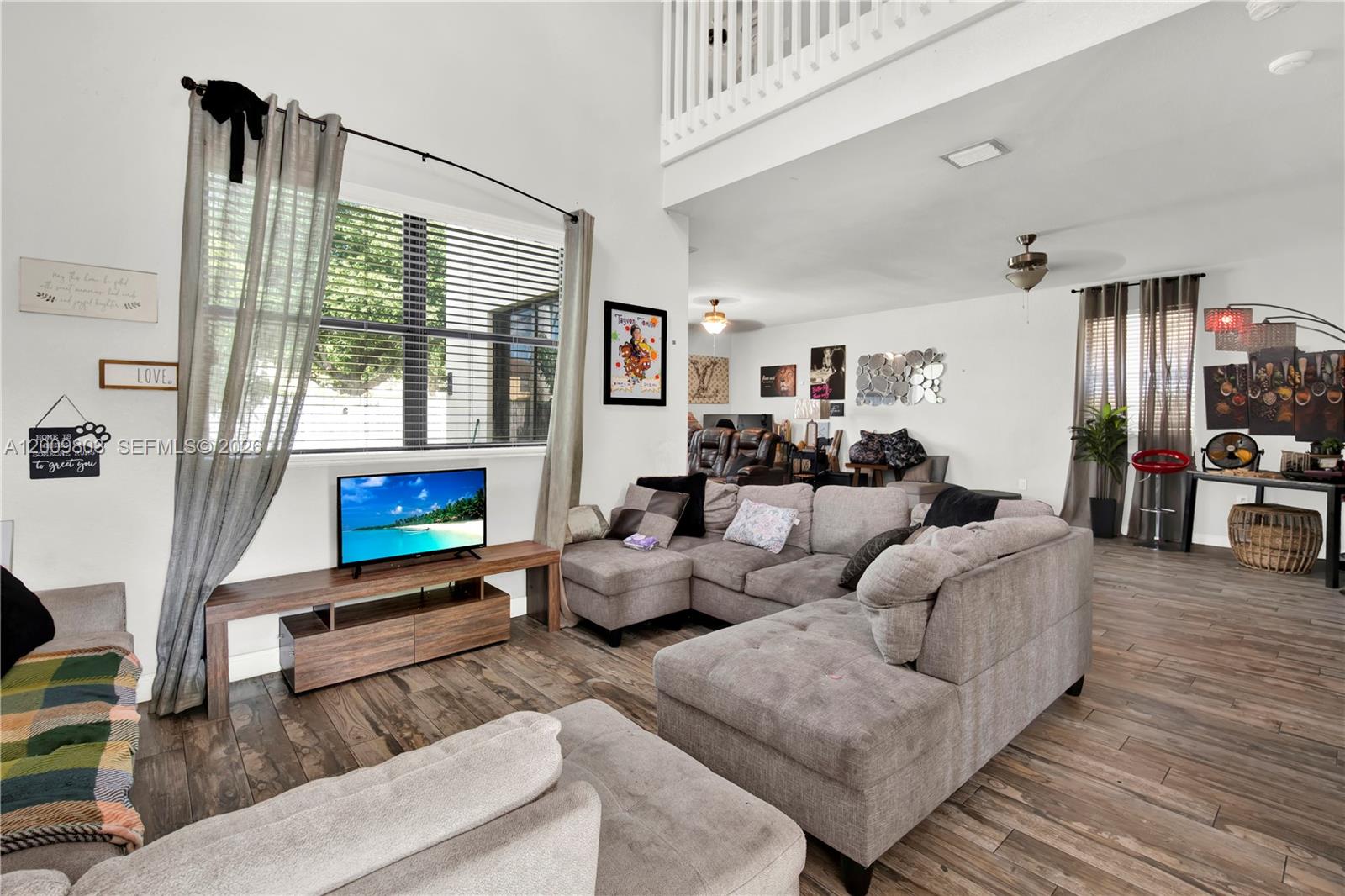 BAYWINDS OF FLORES - Residential