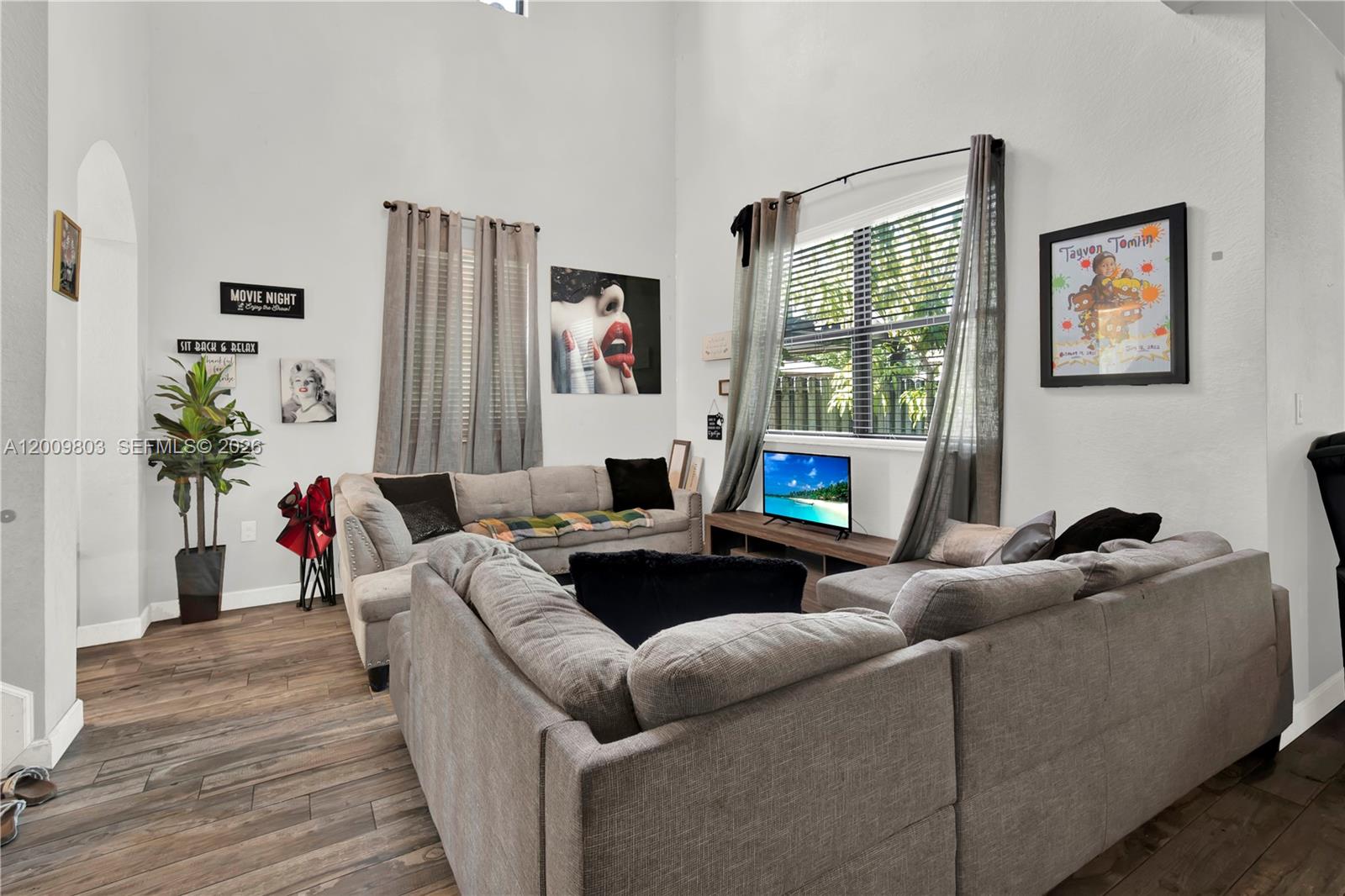BAYWINDS OF FLORES - Residential