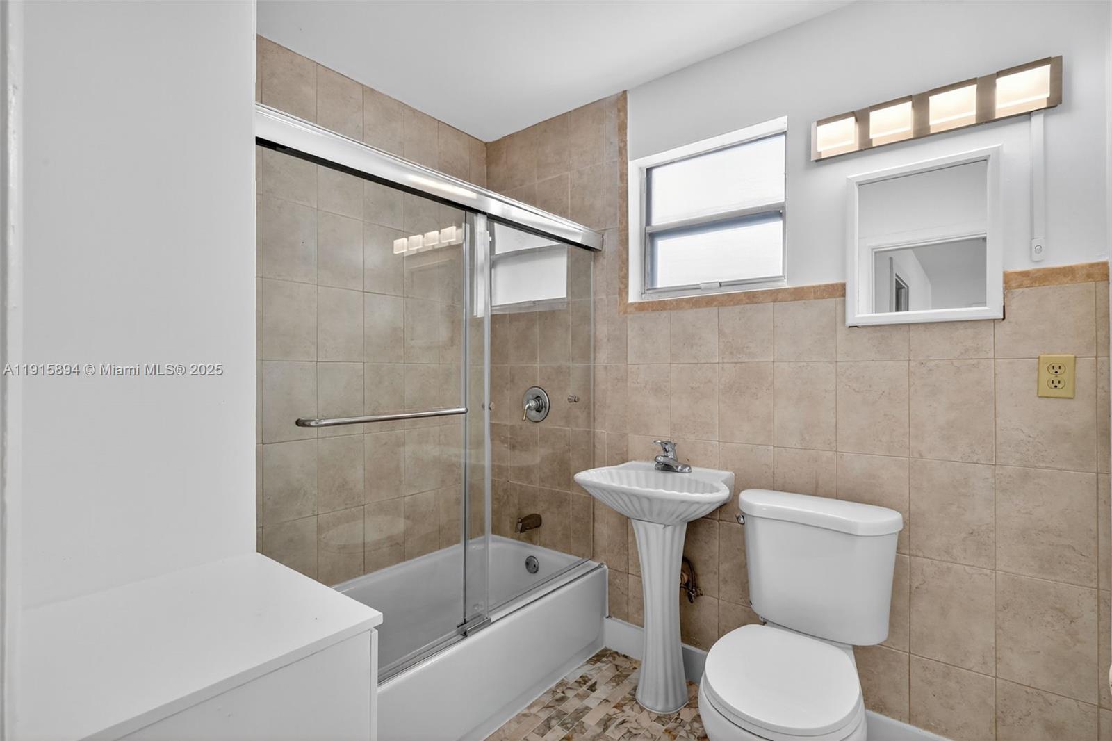 LAKE WORTH TOWN OF - Residential Lease