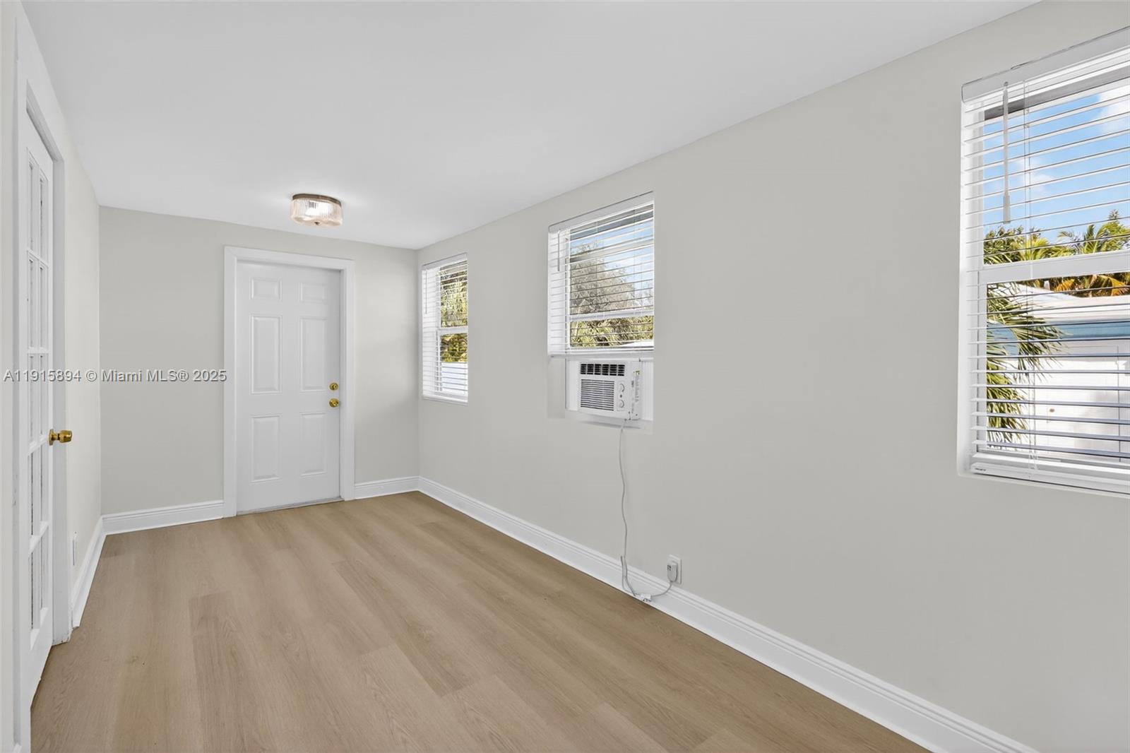 LAKE WORTH TOWN OF - Residential Lease