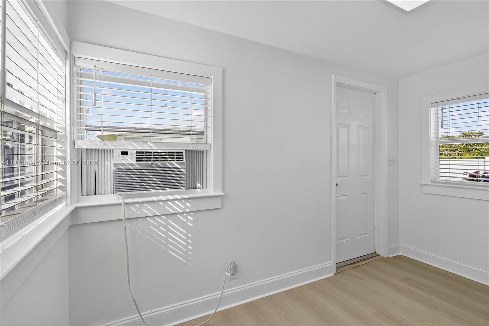 LAKE WORTH TOWN OF - Residential Lease