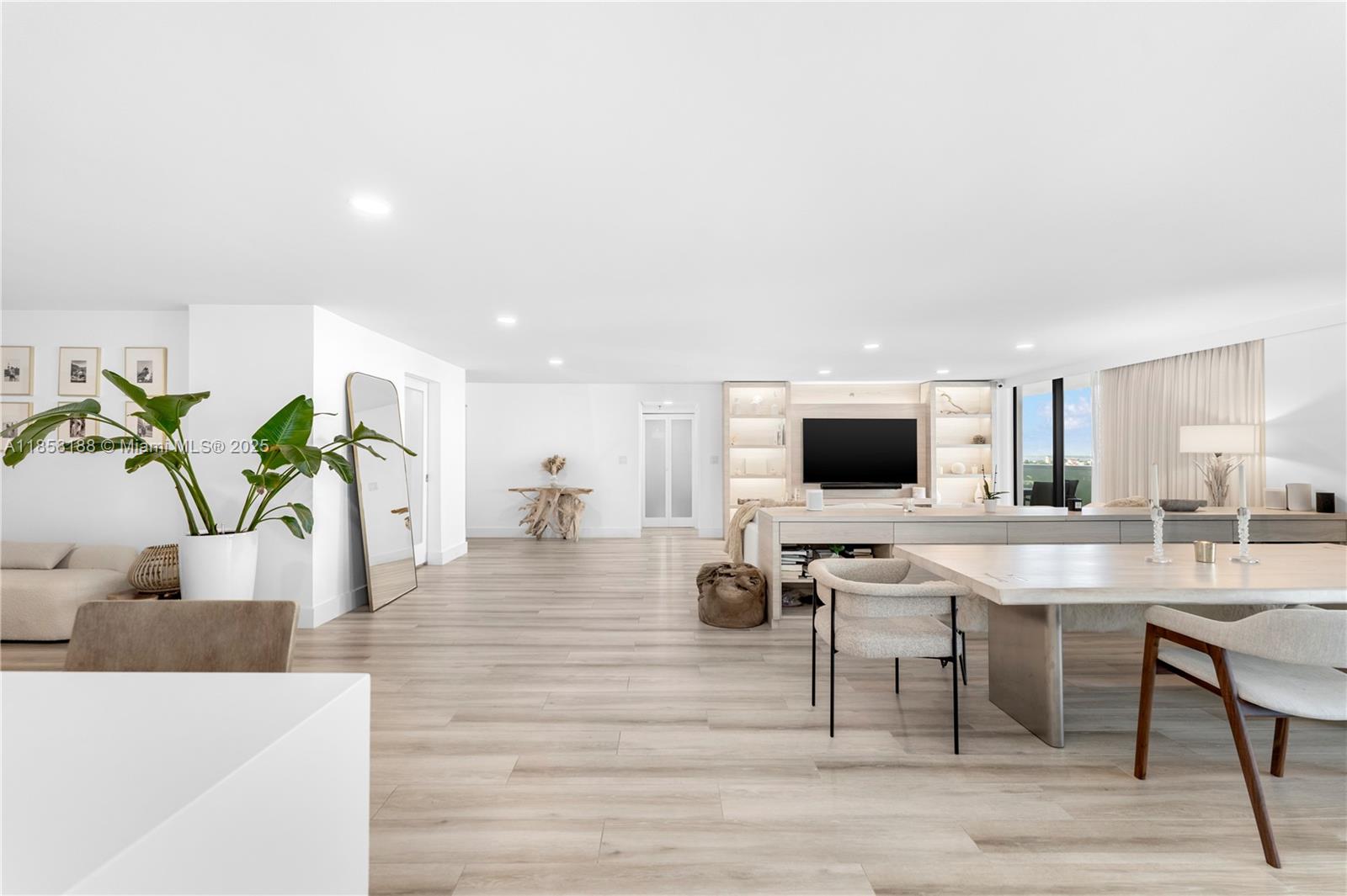 2401 Collins Ave 1510/1511