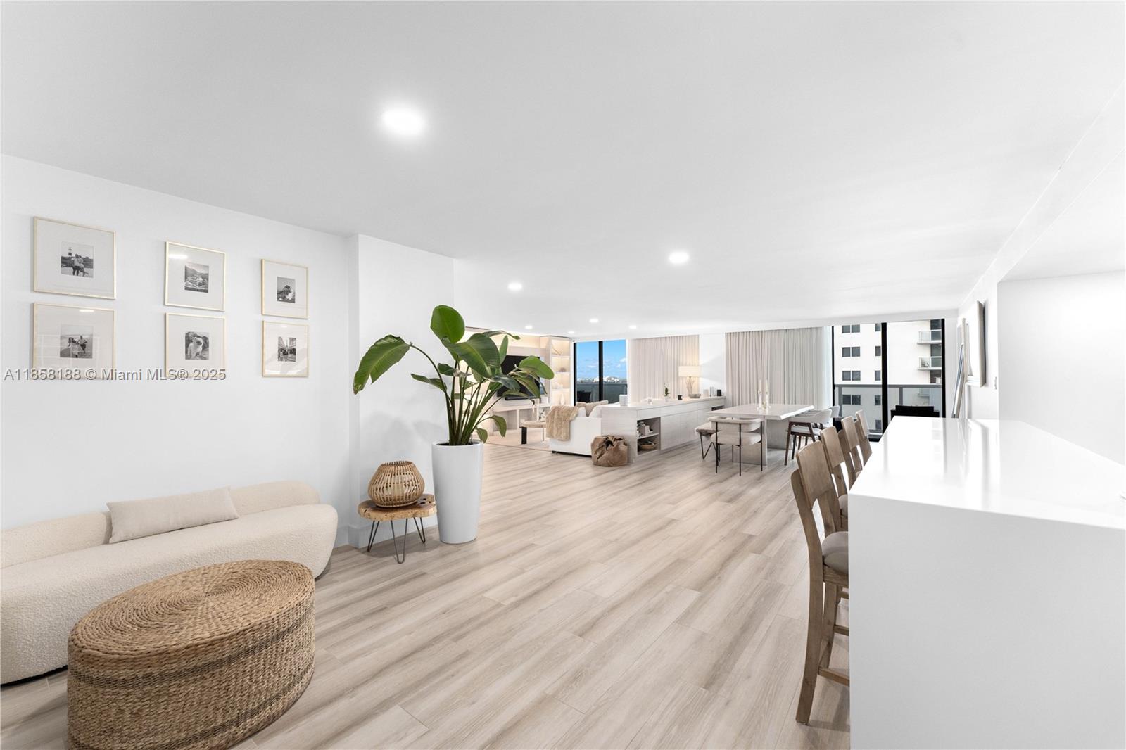2401 Collins Ave 1510/1511