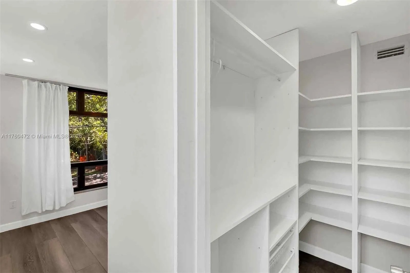 Pinecrest, Florida 33156, United States, 3 Bedrooms Bedrooms, ,3 BathroomsBathrooms,Residential,Active,85462