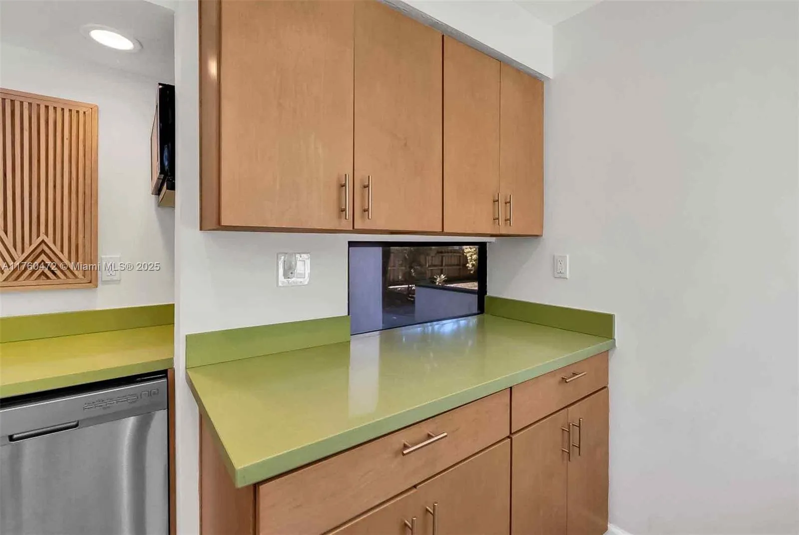 Pinecrest, Florida 33156, United States, 3 Bedrooms Bedrooms, ,3 BathroomsBathrooms,Residential,Active,85462