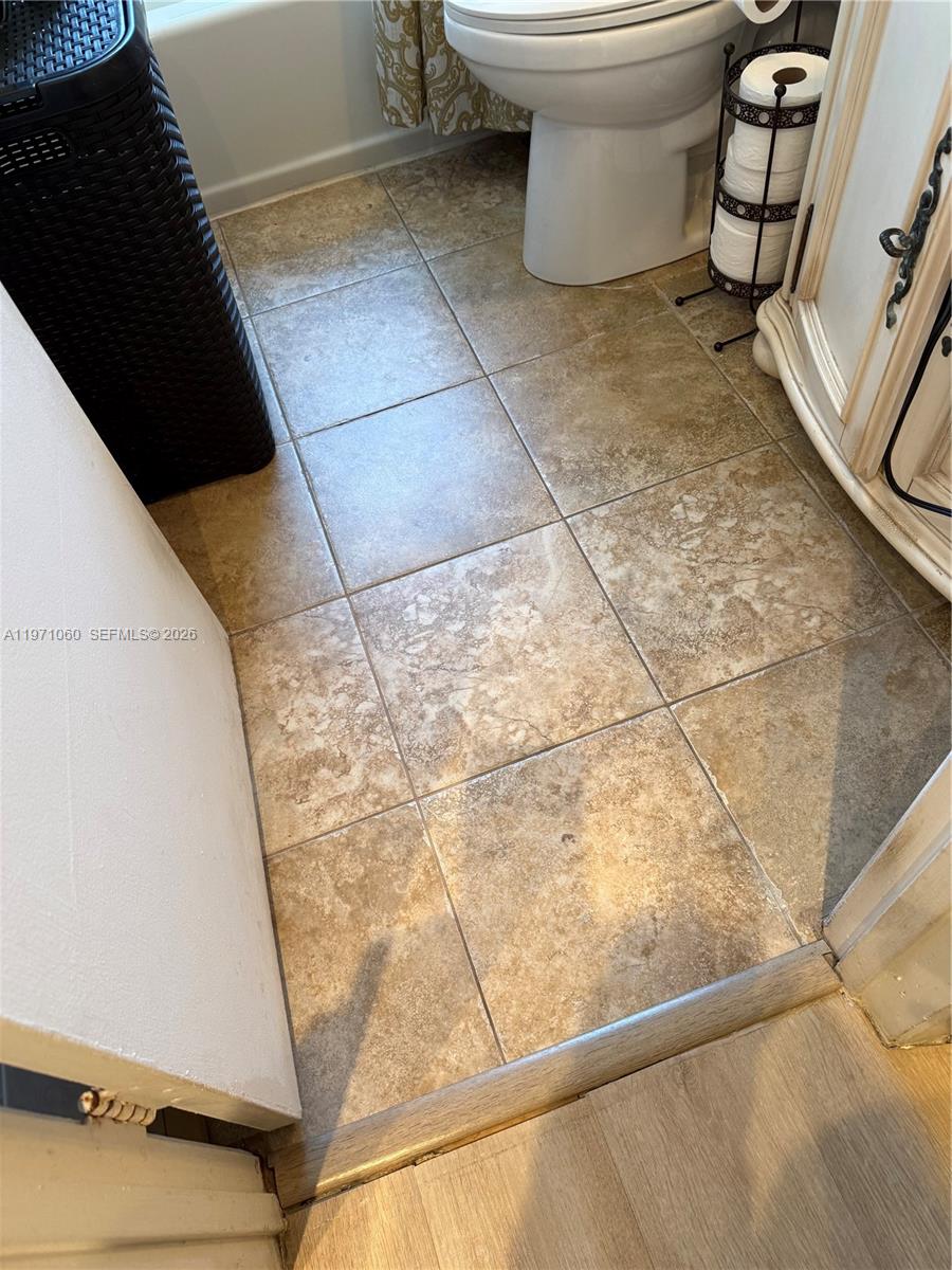 SANTA MONICA CONDOMINIUM - Residential