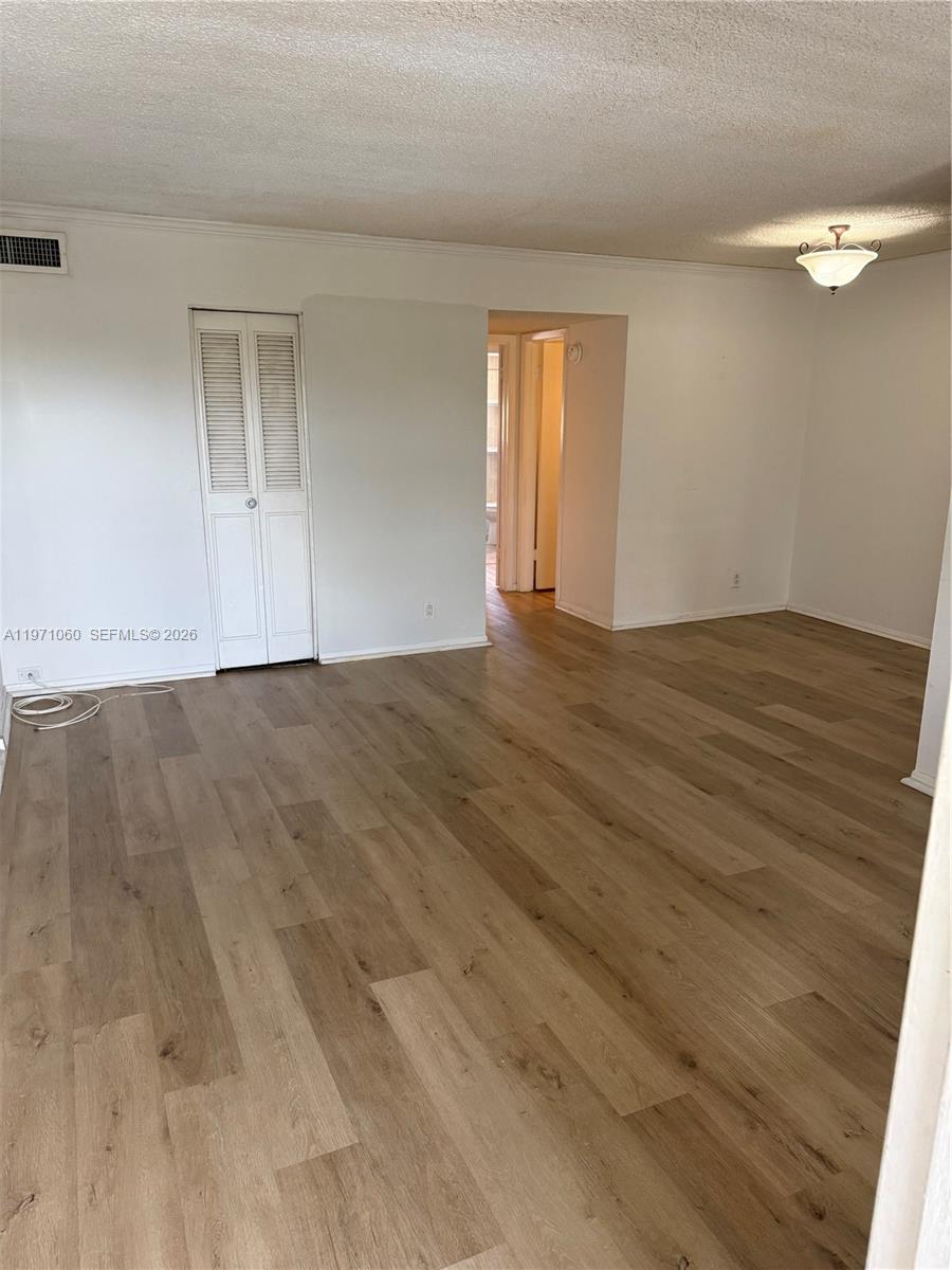 SANTA MONICA CONDOMINIUM - Residential