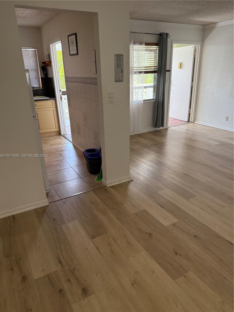 SANTA MONICA CONDOMINIUM - Residential