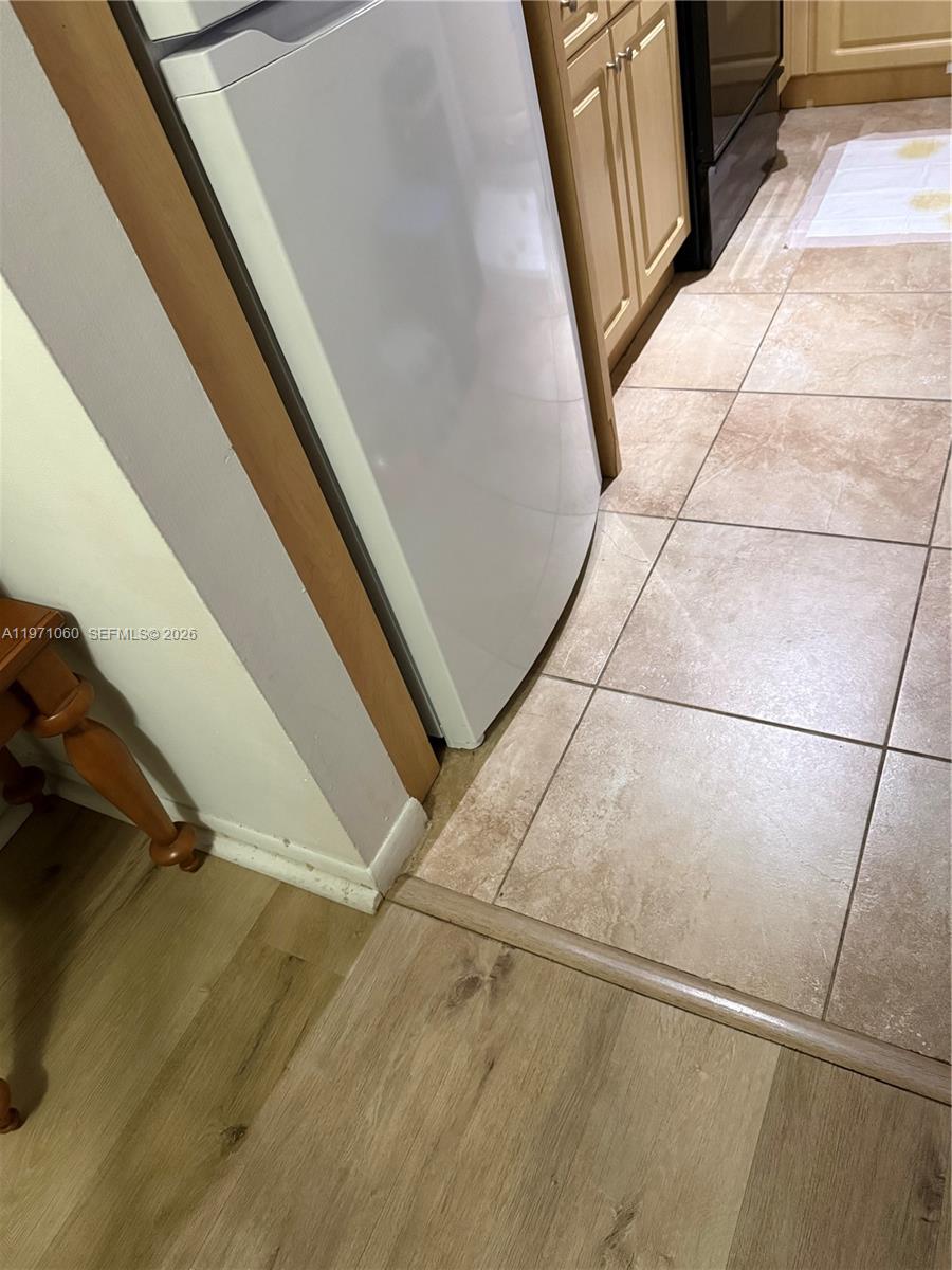 SANTA MONICA CONDOMINIUM - Residential