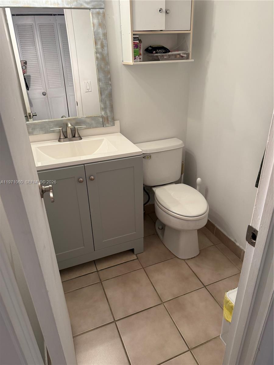 SANTA MONICA CONDOMINIUM - Residential