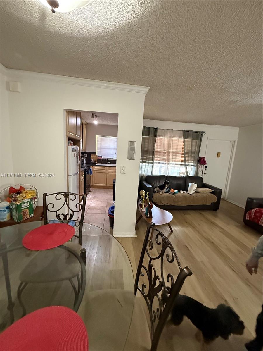 SANTA MONICA CONDOMINIUM - Residential