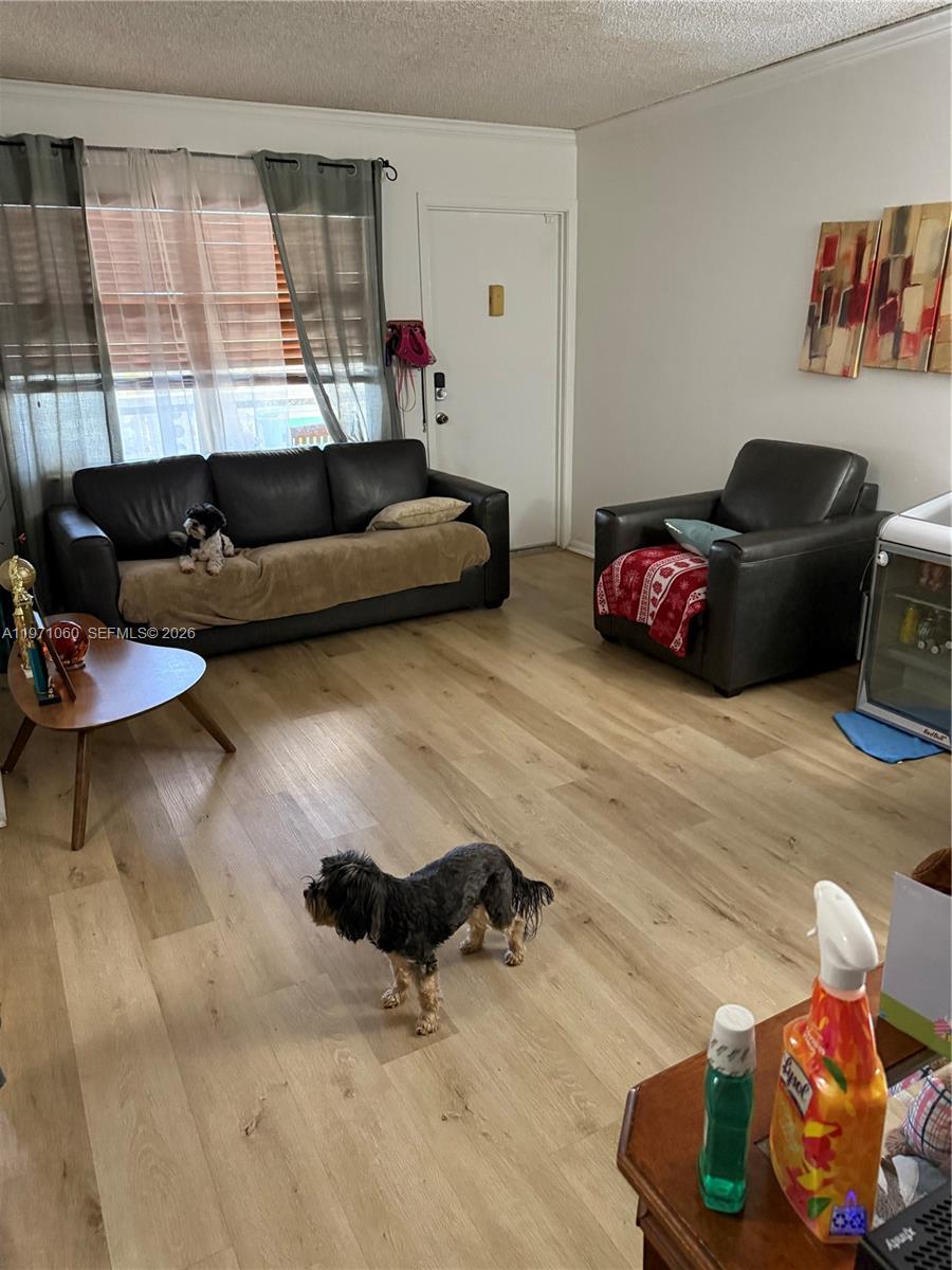 SANTA MONICA CONDOMINIUM - Residential