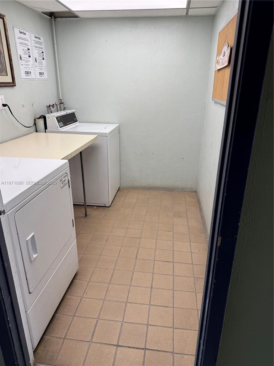 SANTA MONICA CONDOMINIUM - Residential