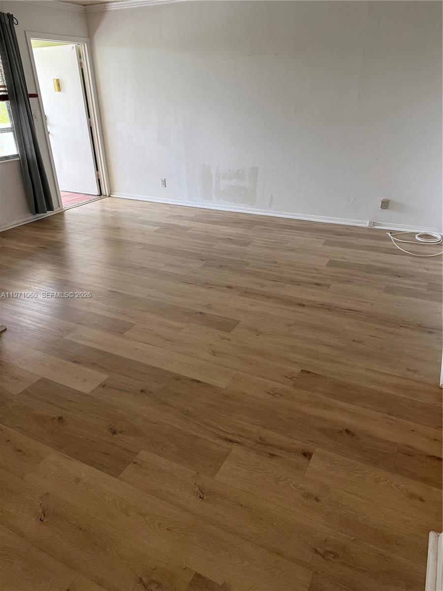SANTA MONICA CONDOMINIUM - Residential