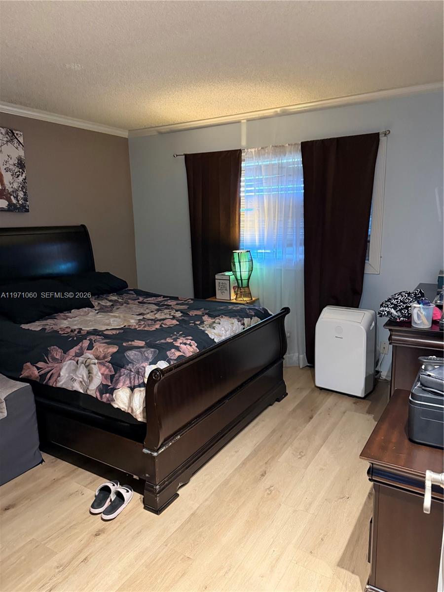 SANTA MONICA CONDOMINIUM - Residential