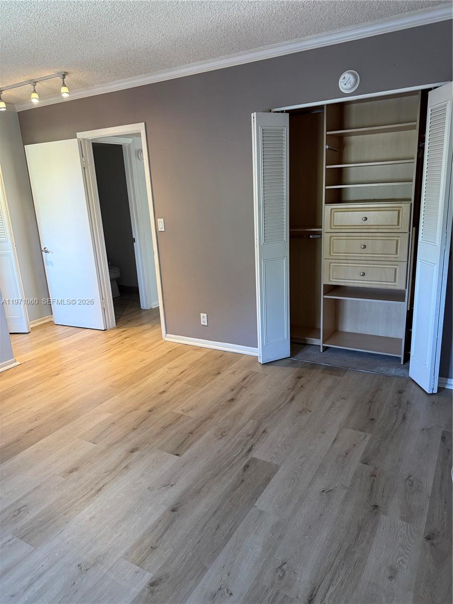 SANTA MONICA CONDOMINIUM - Residential