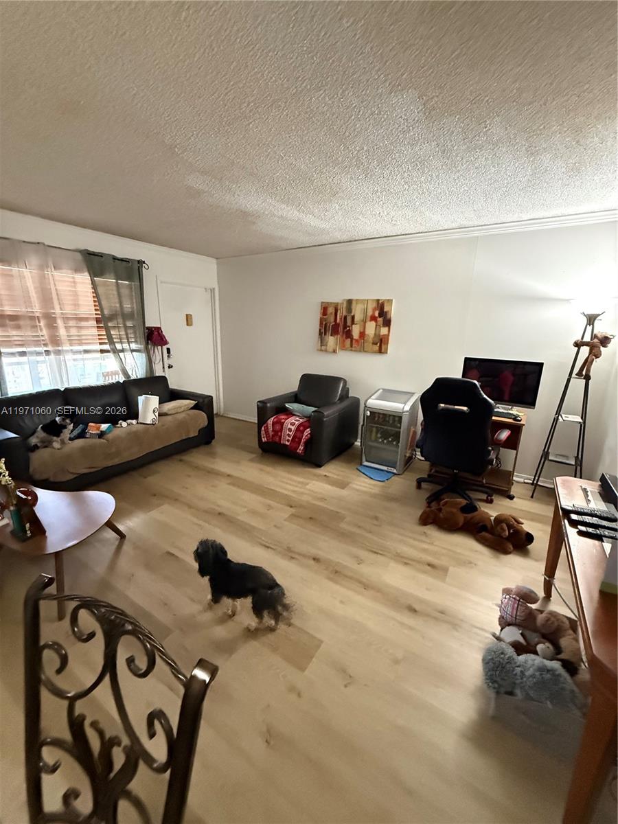 SANTA MONICA CONDOMINIUM - Residential