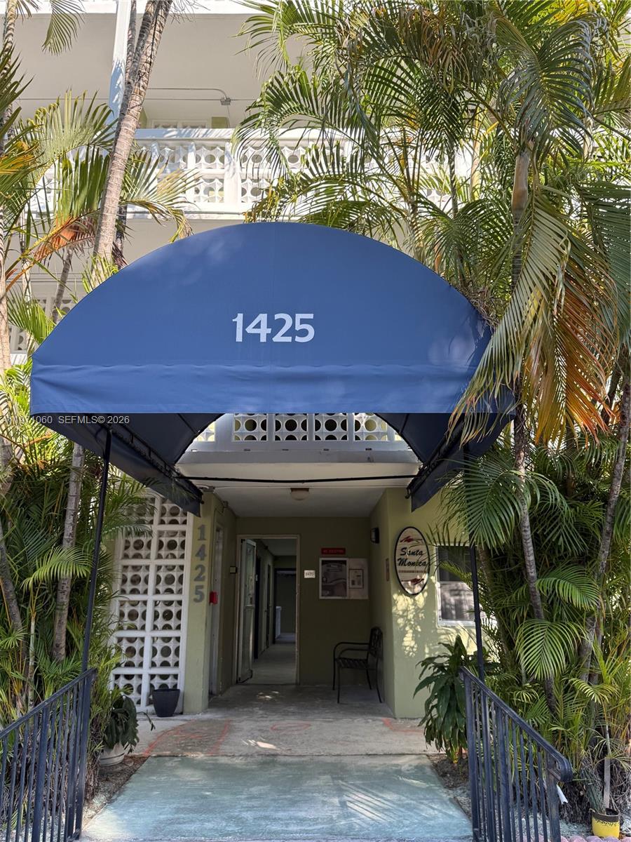 SANTA MONICA CONDOMINIUM - Residential