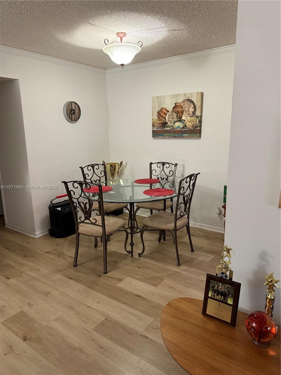 SANTA MONICA CONDOMINIUM - Residential